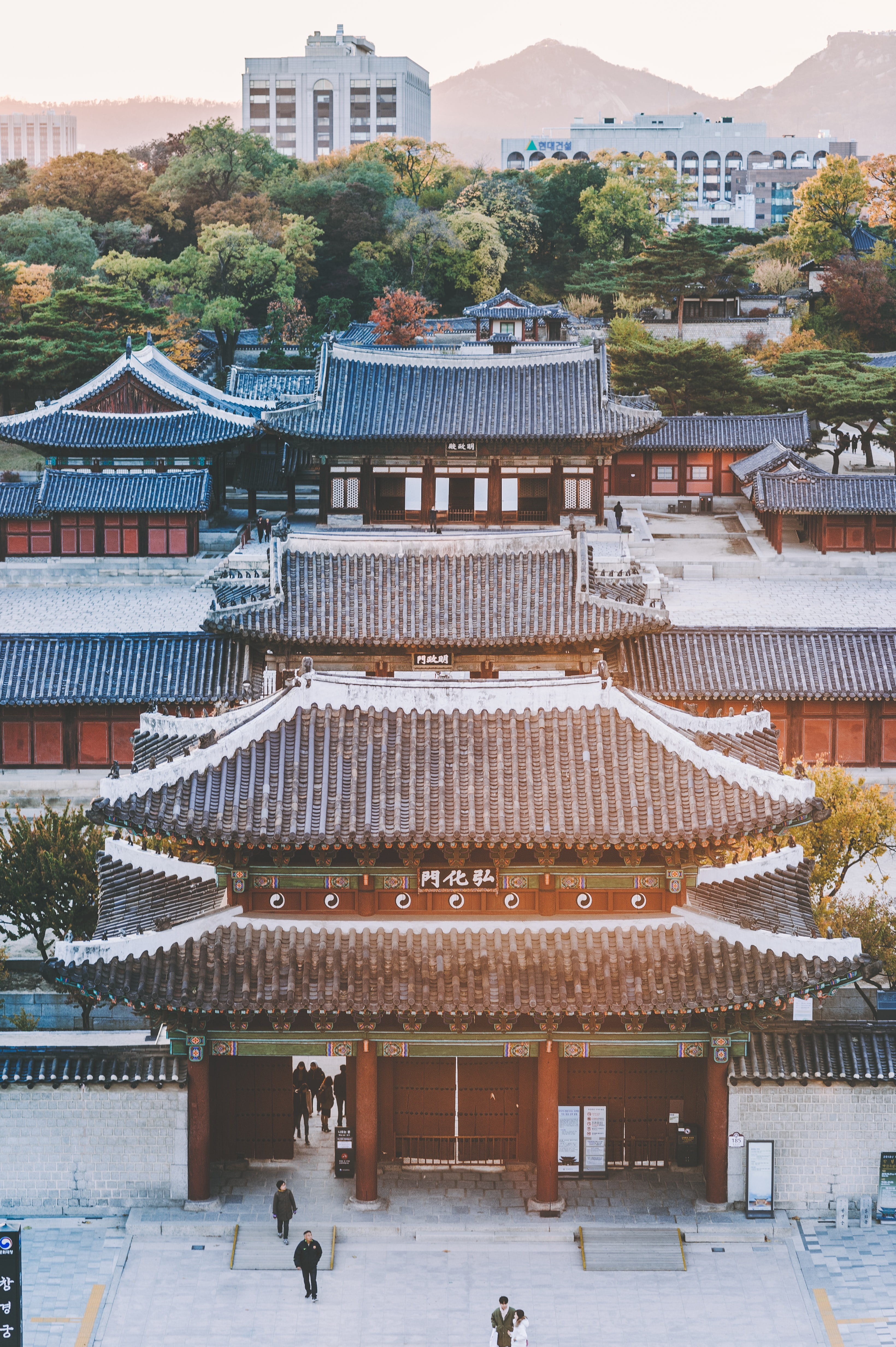 tour, 4K, person, real people, high angle view, cold temperature, nature, towards, traveling, walking, tradition, day, built structure, travel, asian, Phone HD Wallpaper