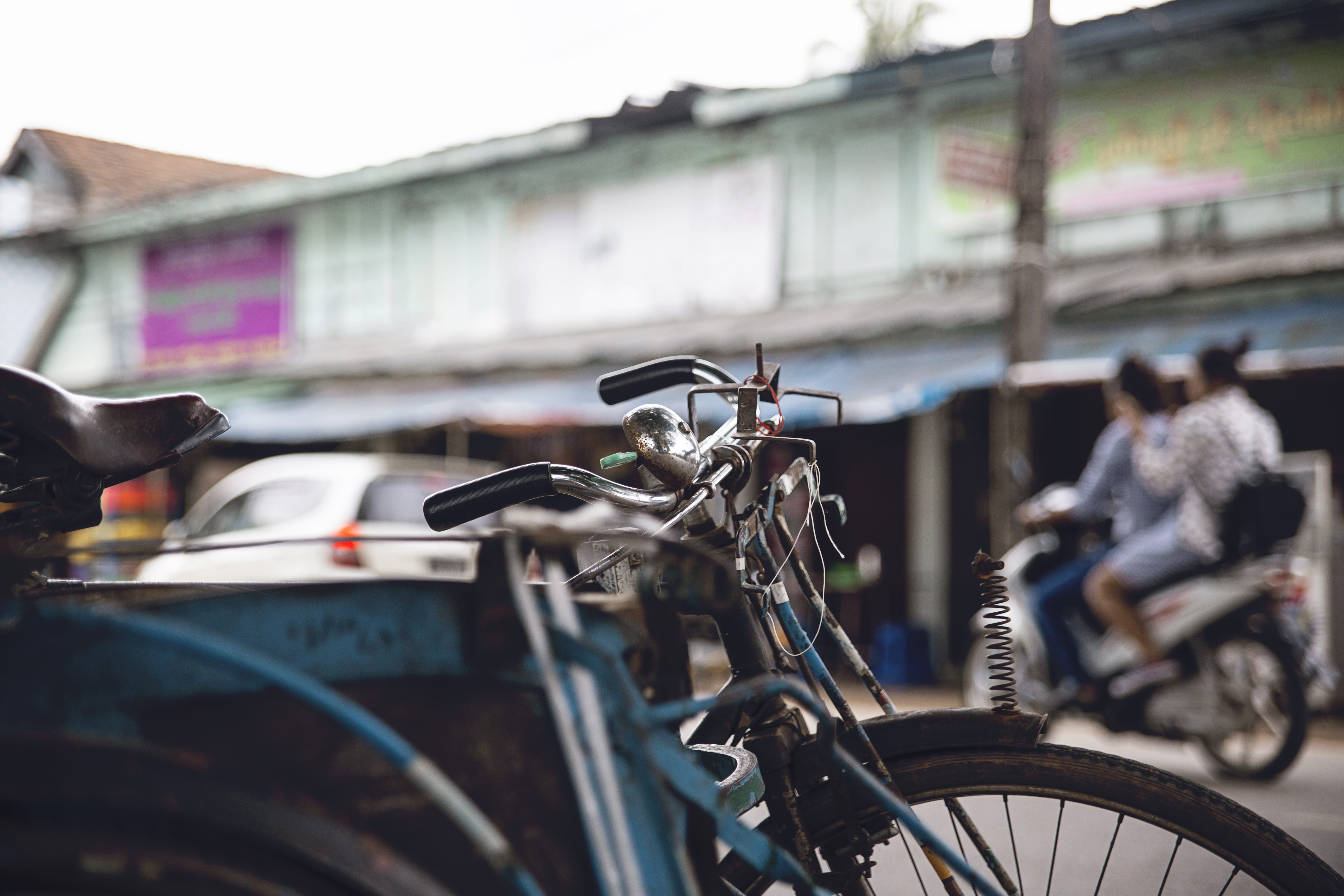 bike, gray, city, parking, selective, asium, land vehicle, focus on foreground, car, 5K, architecture, road, city life, photo, blue, wheel, bicycle, built structure, HD Wallpaper