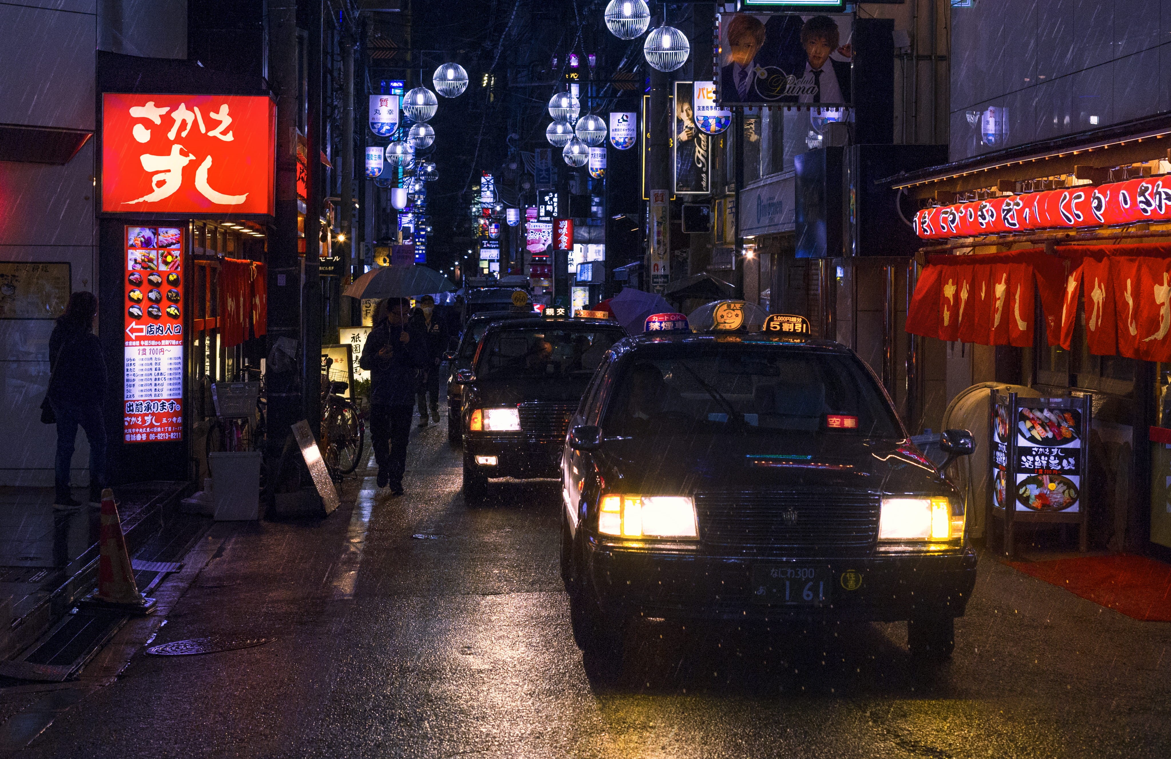 evening, script, city life, mode of transportation, people, architecture, traffic jam, stores, cars, motor vehicle, city, neon, public, transportation system, HD Wallpaper