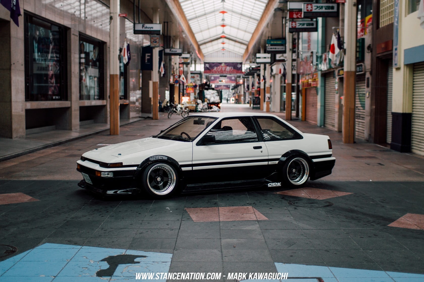 architecture, black, mode of transportation, building, AE86, white, car, architectural column, day, street, sedan, book, transportation, education, building exterior, HD Wallpaper