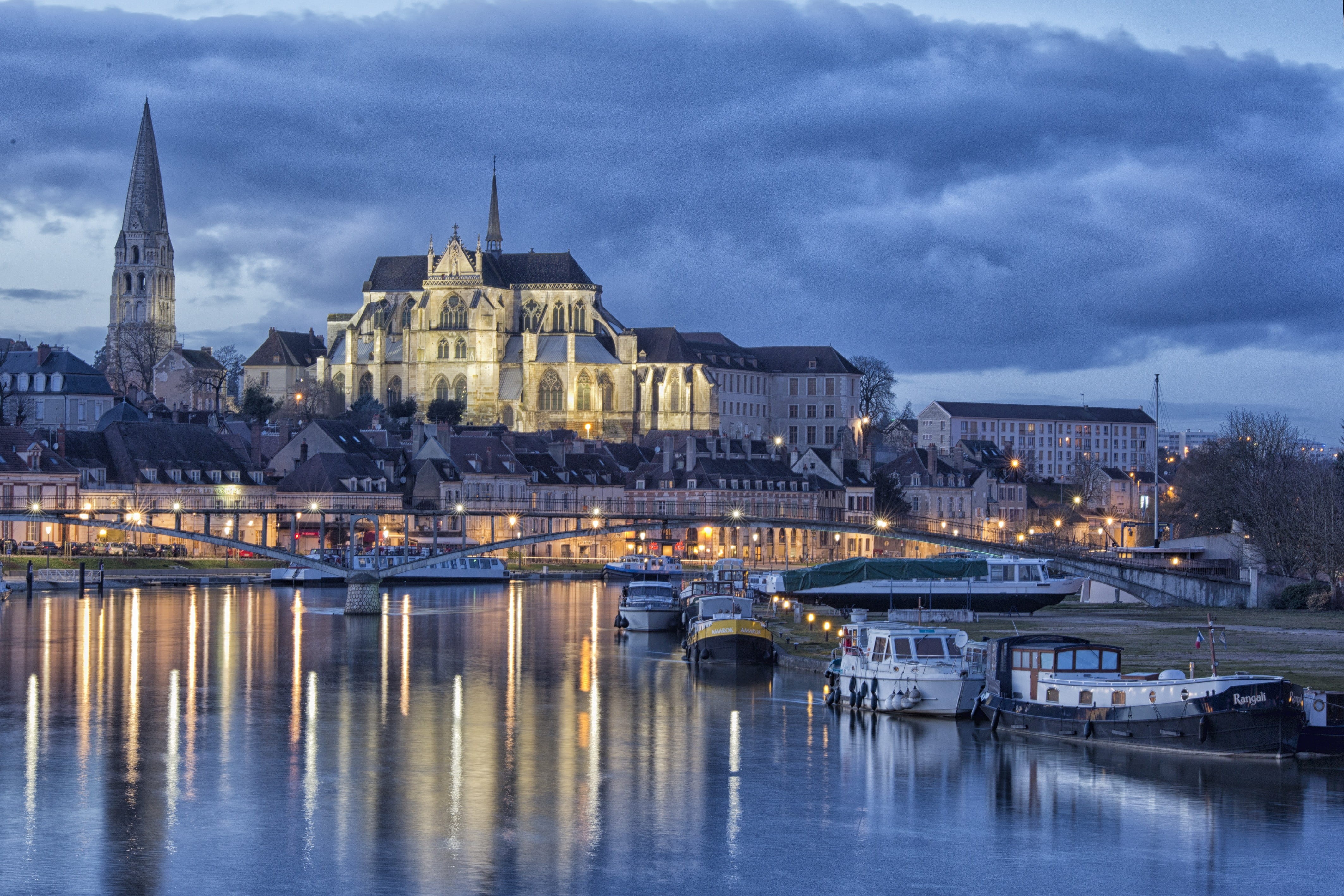riverside, boats, near, town, dusk, white, reflection, bridge, europe, cityscape, illuminated, famous Place, harbor, palace, body, 4K, river, panorama, HD Wallpaper