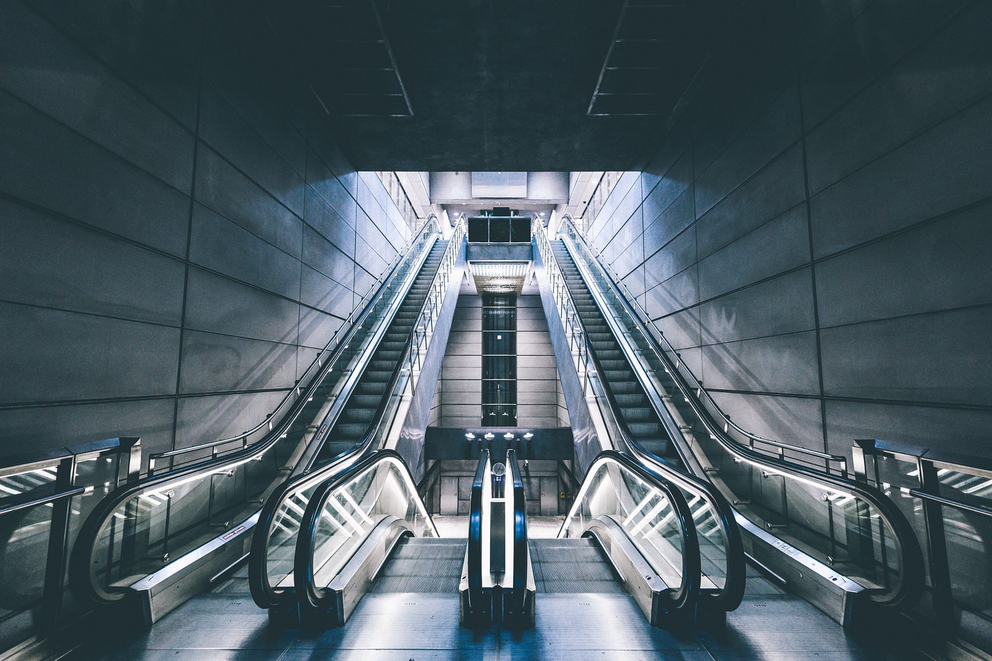 airport terminal, transportation, modern, the way forward, absence, escalator, 1080P, diminishing perspective, subway, underground, architecture, public transportation, HD Wallpaper