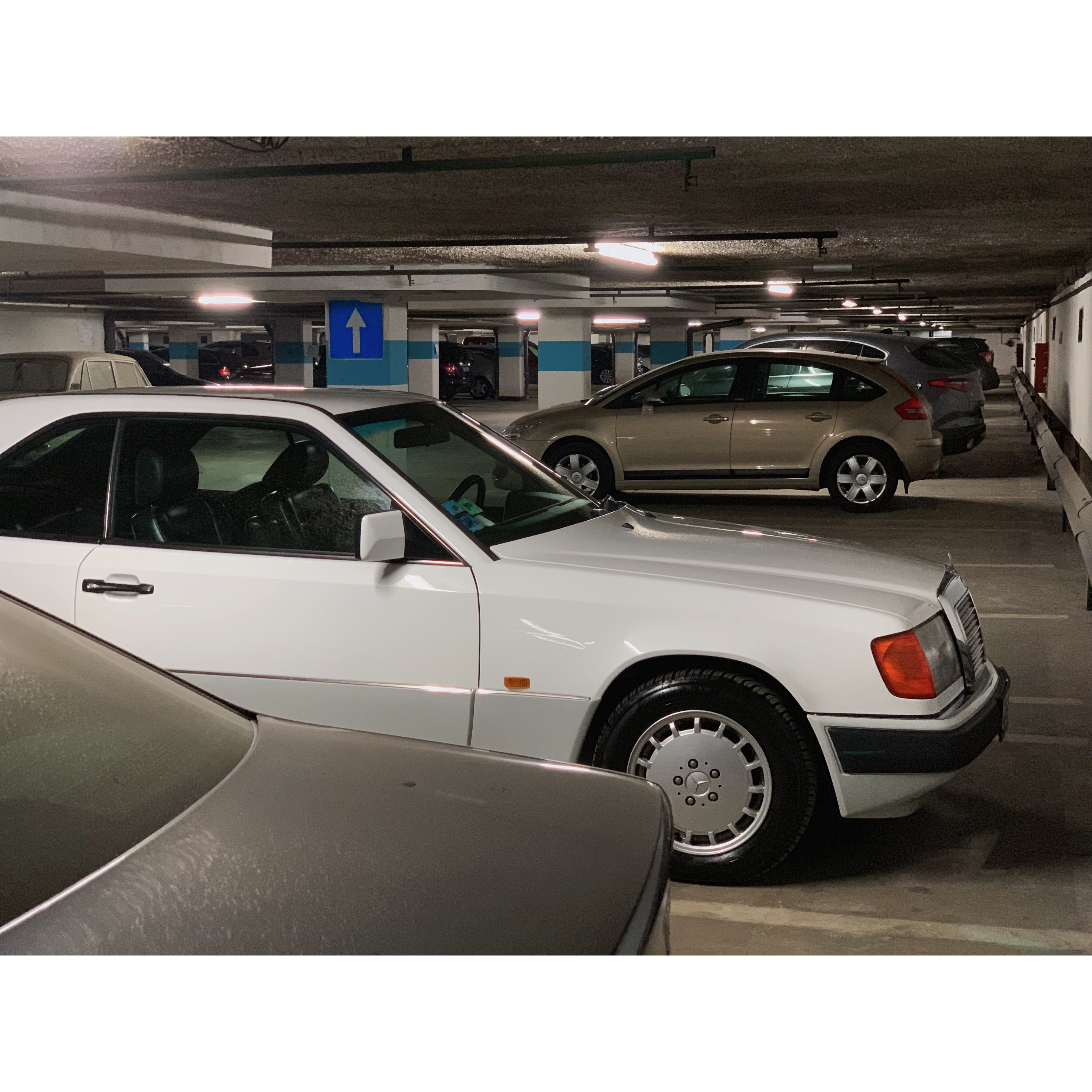 w124, wheel, underground garage, architecture, transfer print, stationary, sports car, indoors, car, c124, rad, day, land vehicle, youngtimer, 4K, vehicle, Phone HD Wallpaper