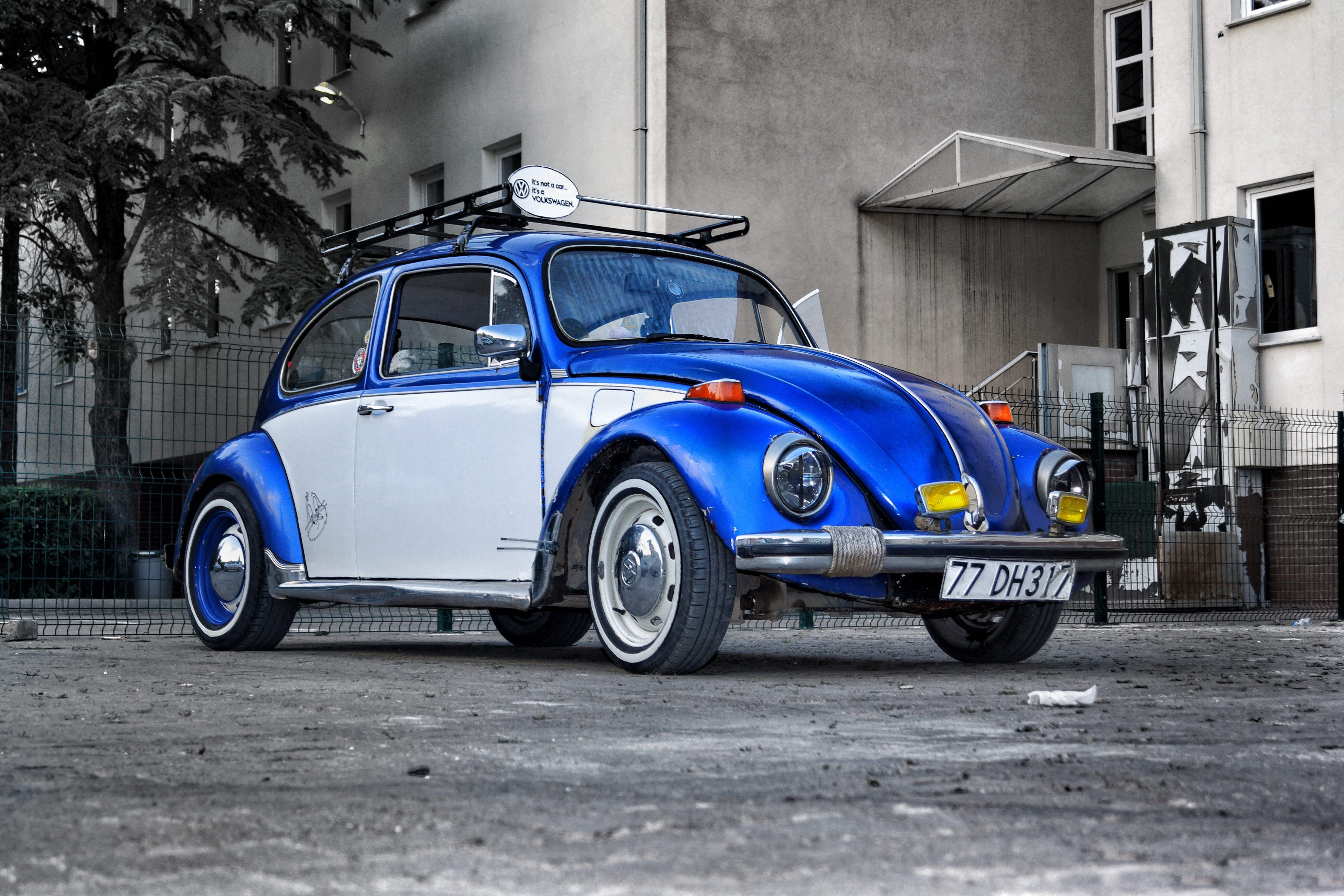 transportation, red, auto, vintage Car, volkswagen, stationary, motor vehicle, blue, accident, police, urban Scene, Wheel, rally, asphalt, city, mode of transportation, HD Wallpaper