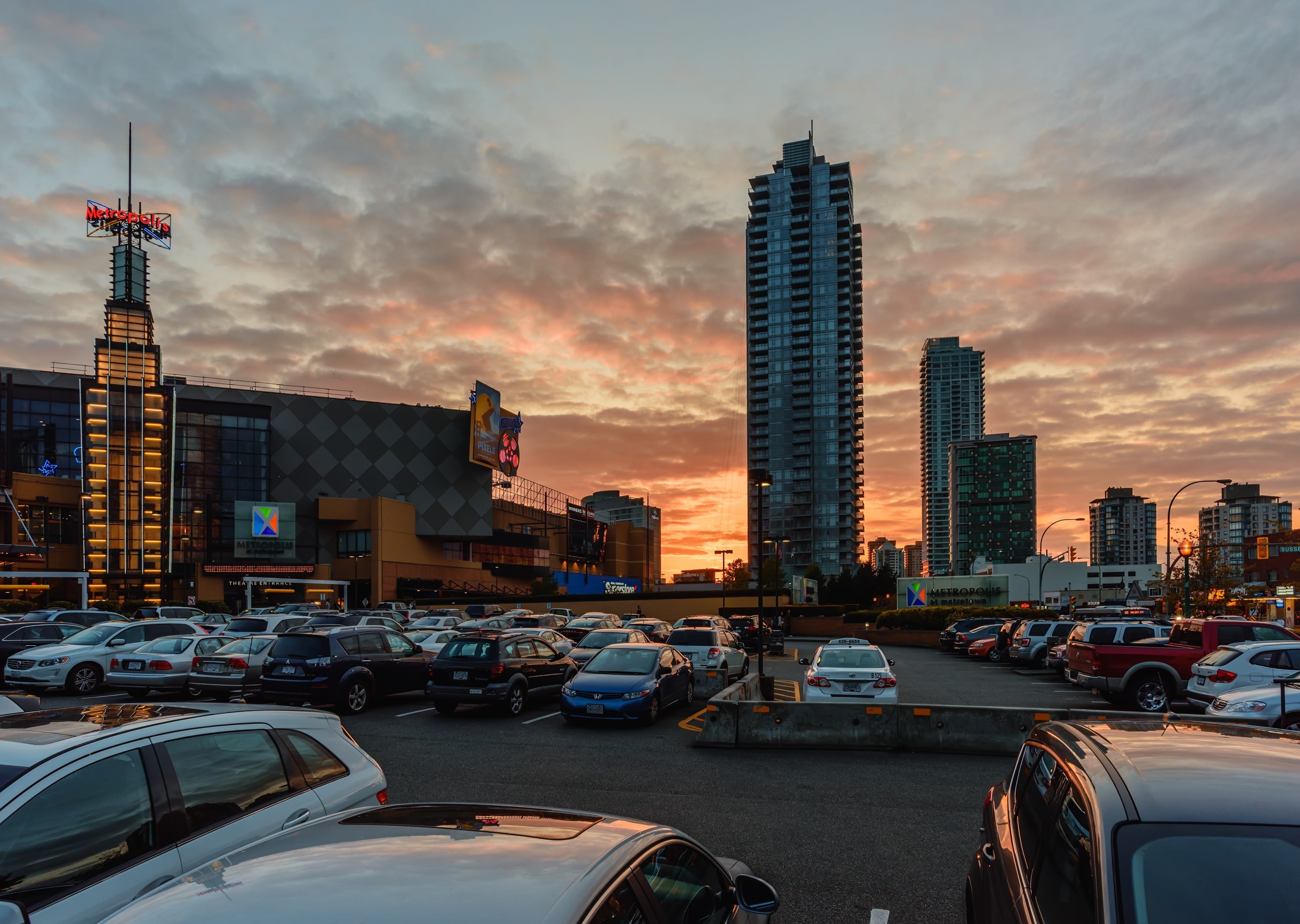 motor vehicle, business, travel, 2K, city life, office building exterior, overlooking, office, sky, car, city street, state, downtown, no people, architecture, HD Wallpaper