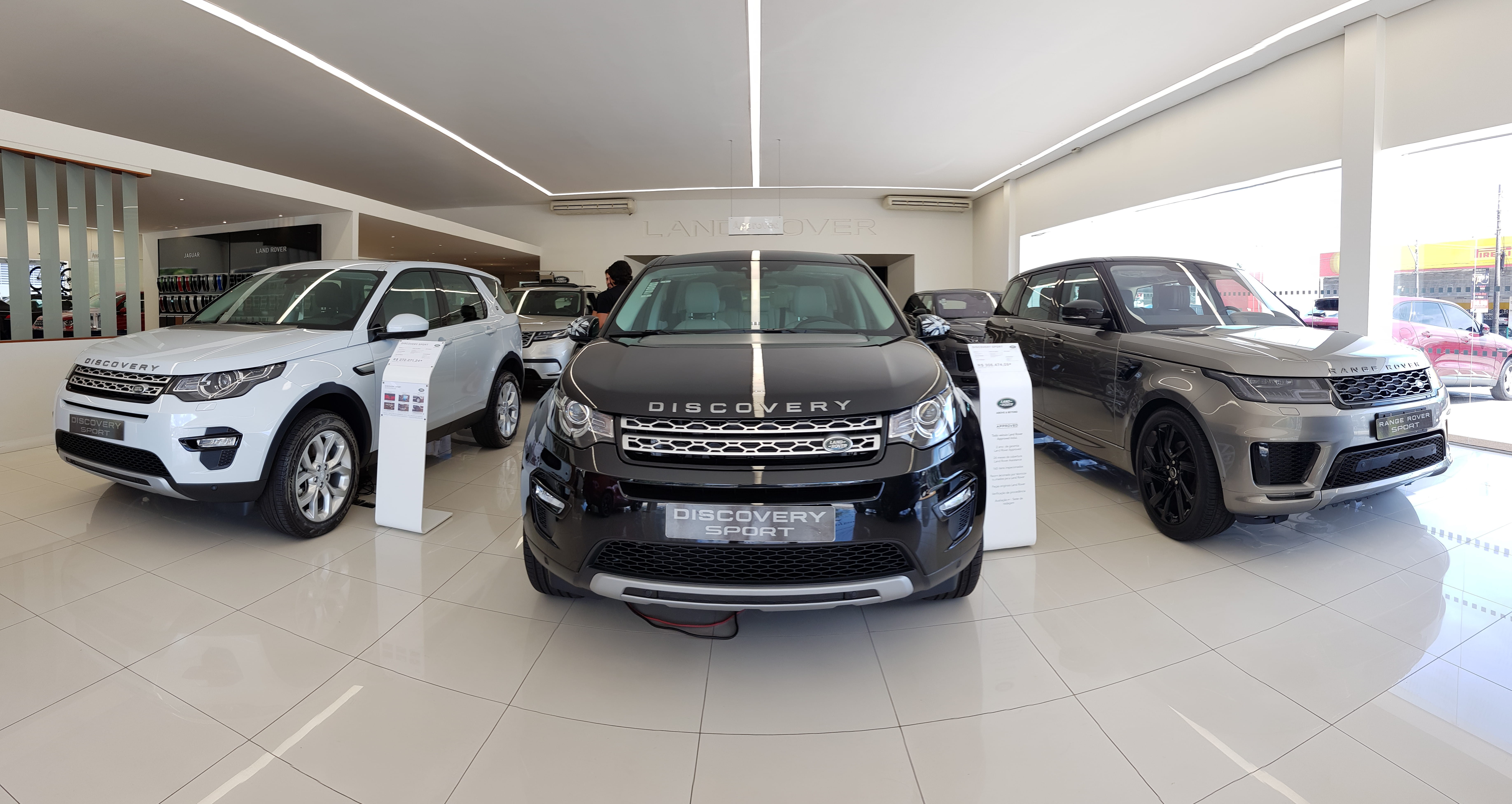 land rouver, metal, luxury, wheel, alloy wheel, sports car, land vehicle, human, industry, consumerism, silver colored, parking, car show, automobile industry, HD Wallpaper