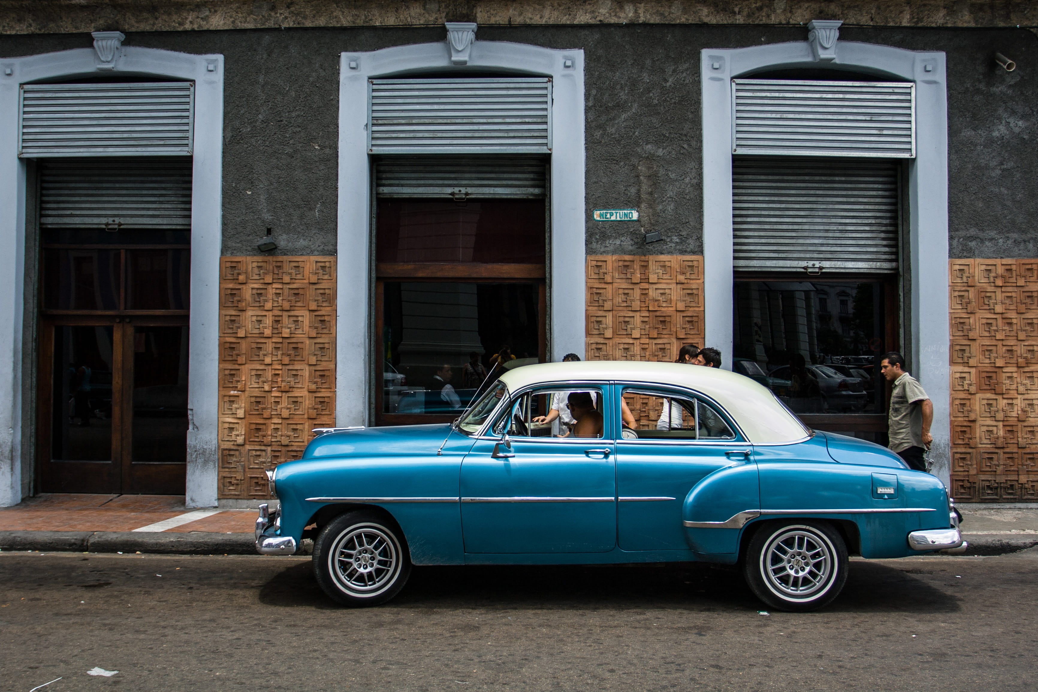 american Culture, day, old-fashioned, mode of transportation, old street, cuban Culture, window, land Vehicle, caribbean, caribbean Culture, garage, transportation, HD Wallpaper