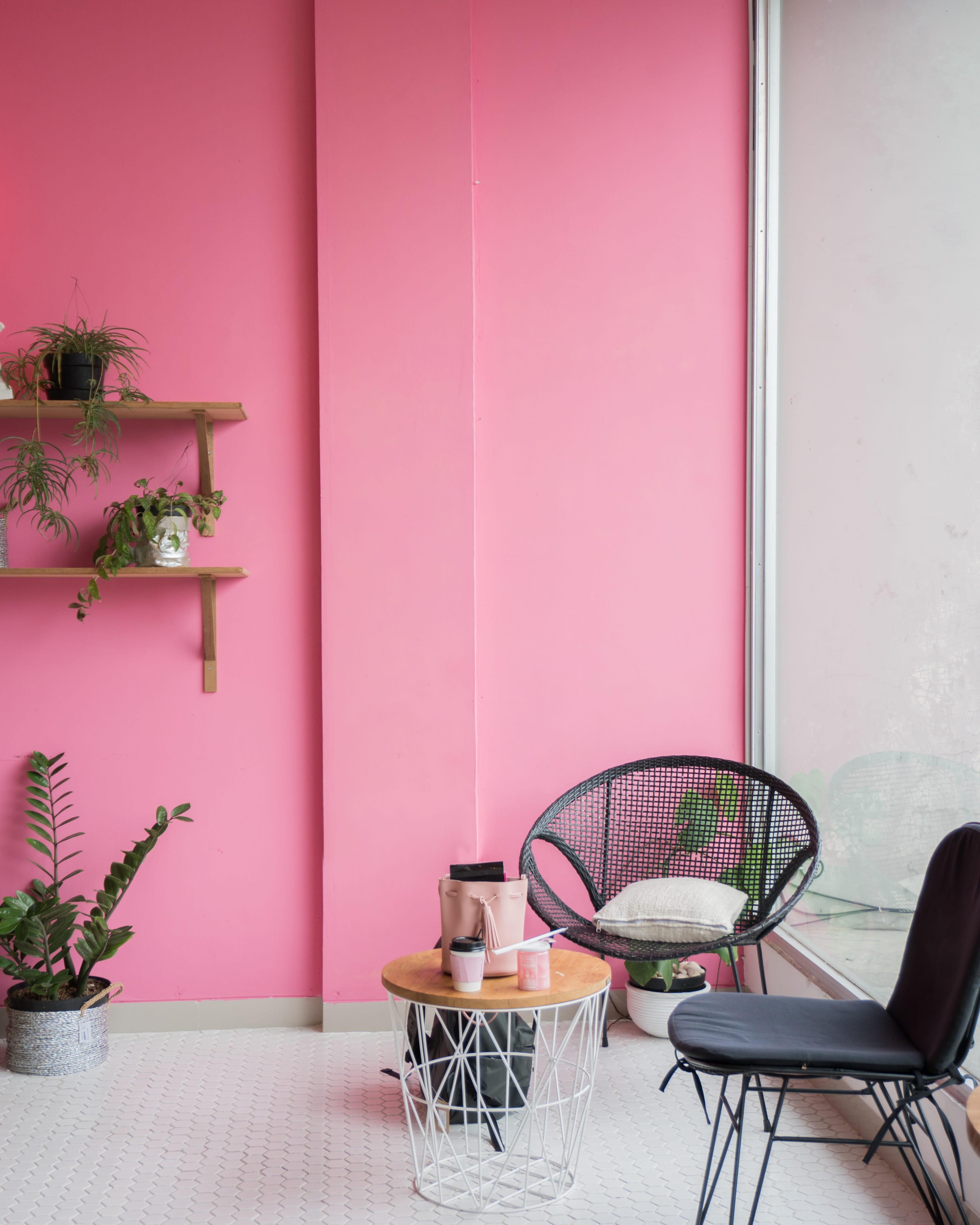 base, table, flooring, wall - Building Feature, apartment, interior, coffee, round, chairs, colour blocking, no People, coffeesesh, two, jakartum, indoors, Phone HD Wallpaper