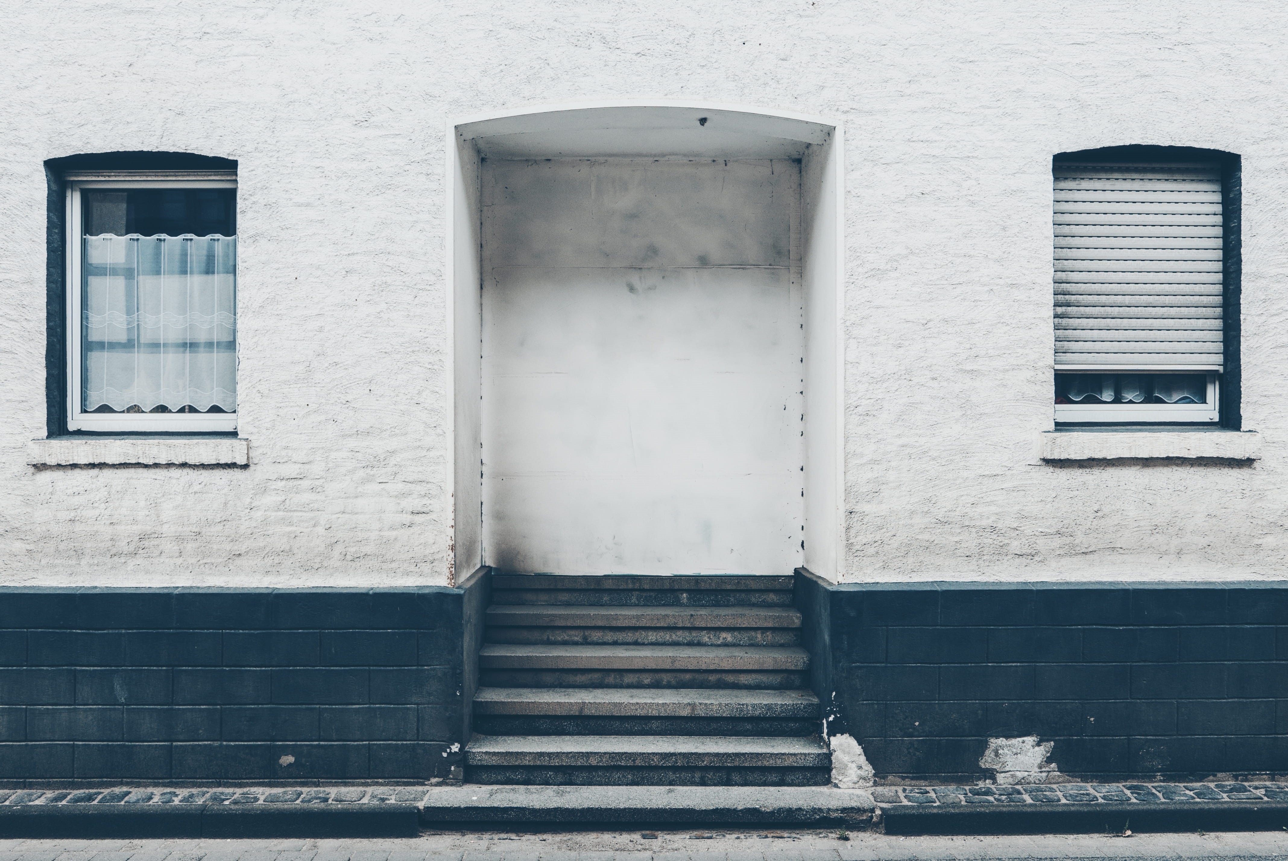 built Structure, residential district, photo, staircase, day, s, city, door, concrete, entrance, house, building Exterior, glass - material, close, old, HD Wallpaper