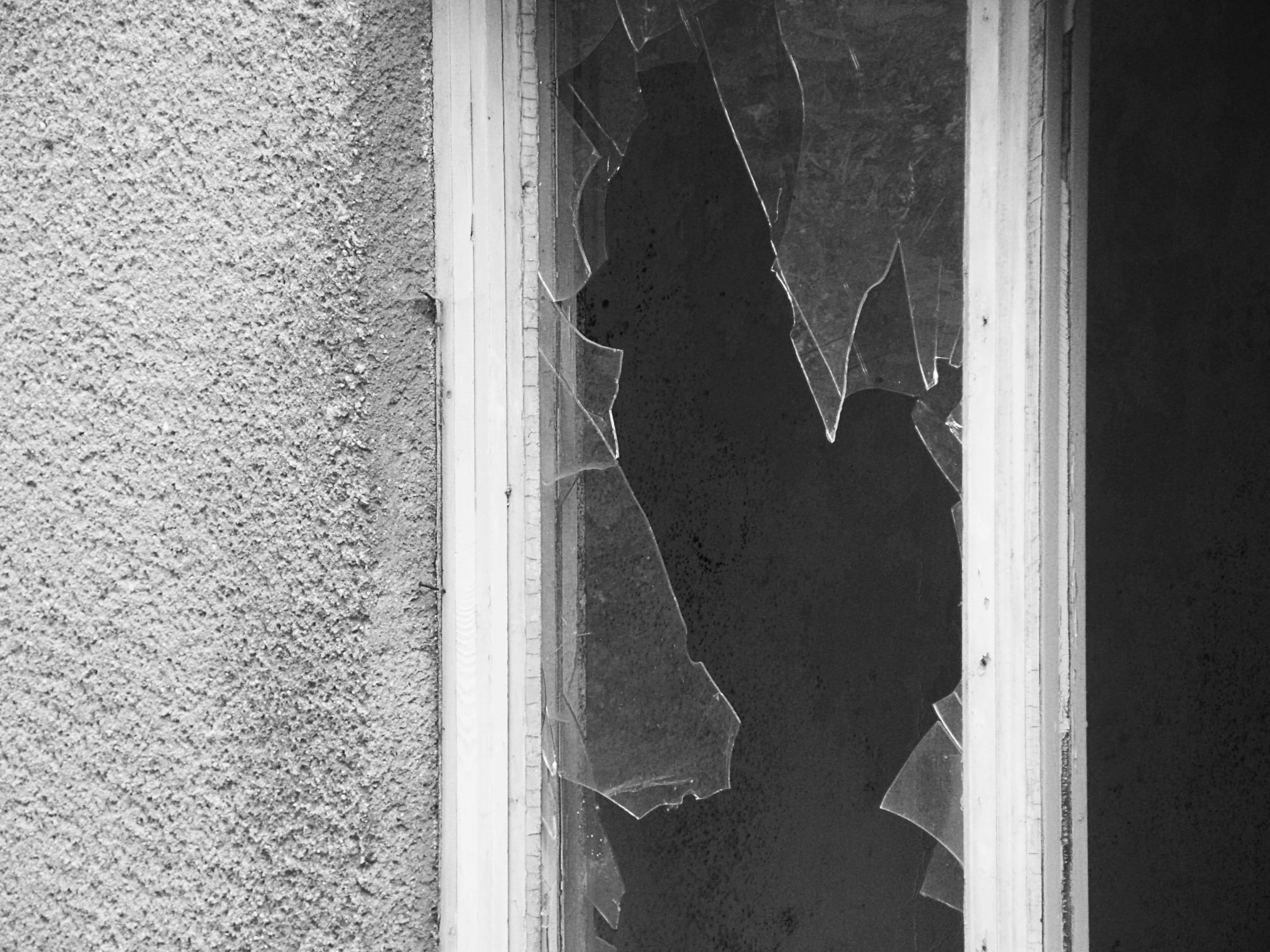 backgrounds, no People, built structure, weathered, Window, 2K, hole, crack, damaged, windowpane, abandoned, Glass, Broken, cracked, glass - material, HD Wallpaper