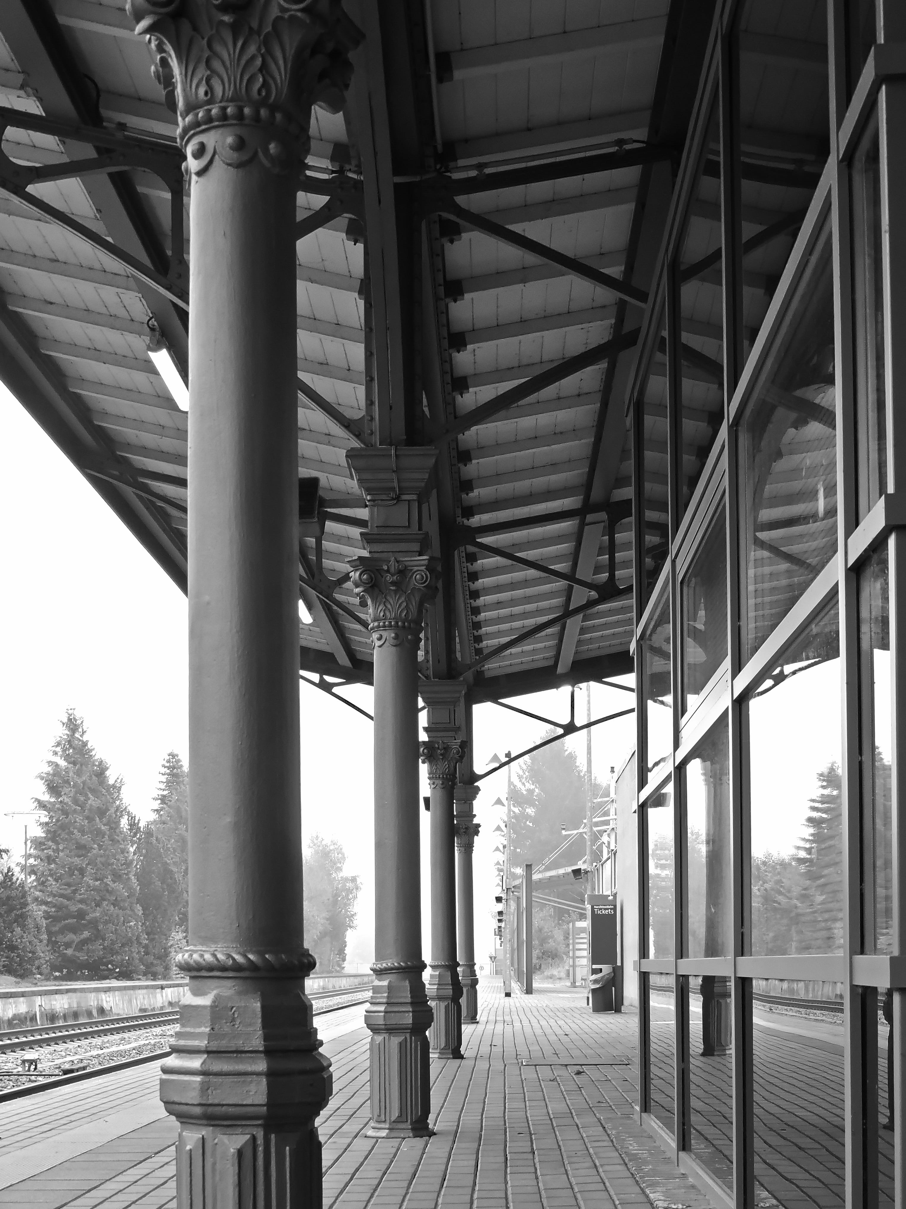 columns, bridge, photo, empty, track, platform, 4K, black and white, black-and-white, bridge - man made structure, rail transportation, architecture, panel, Phone HD Wallpaper