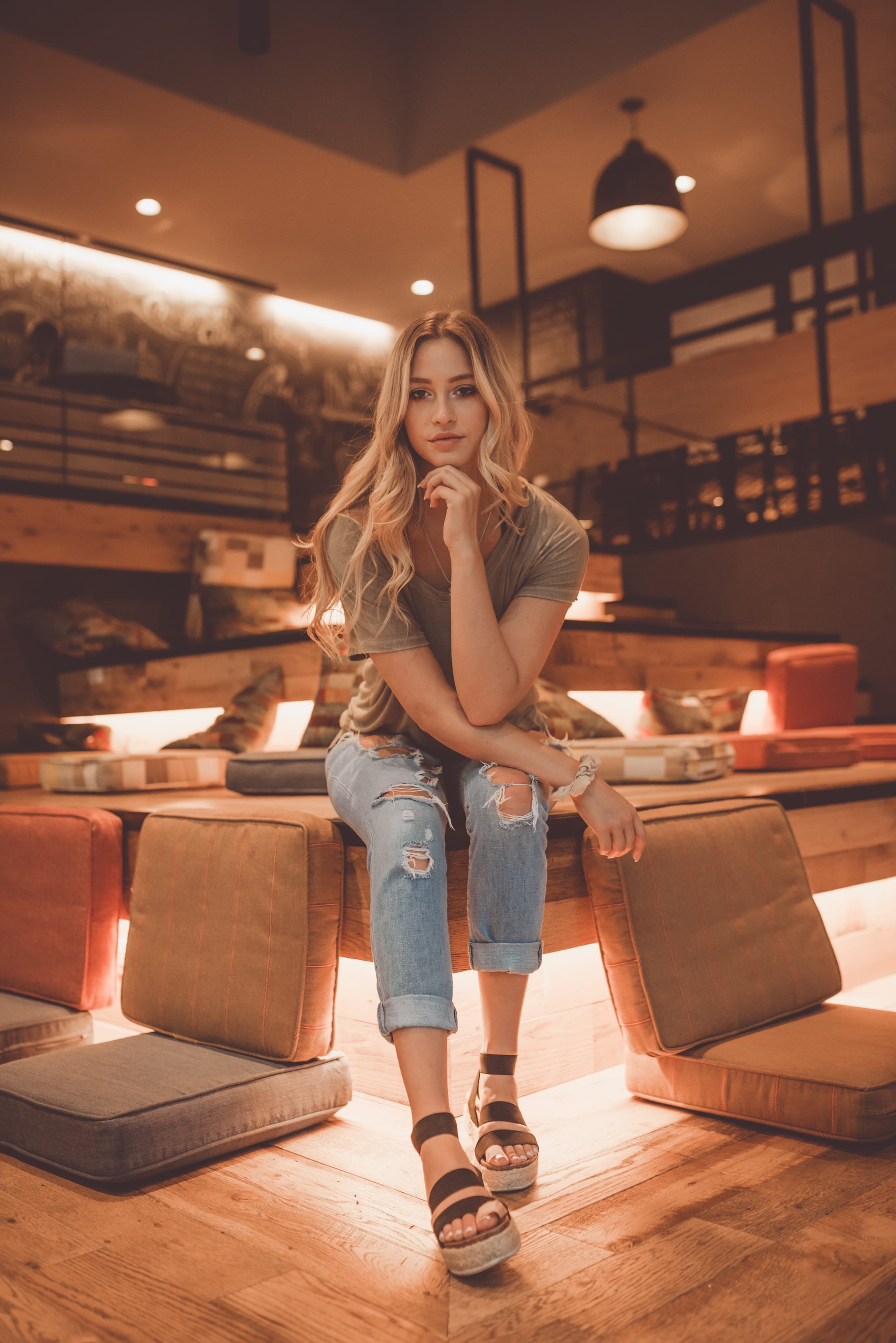 holding, home Interior, blond Hair, bag, only Women, confidence, adult, smiling, casual, caucasian Ethnicity, young Adult, leisure Activity, woman, internet, Phone HD Wallpaper
