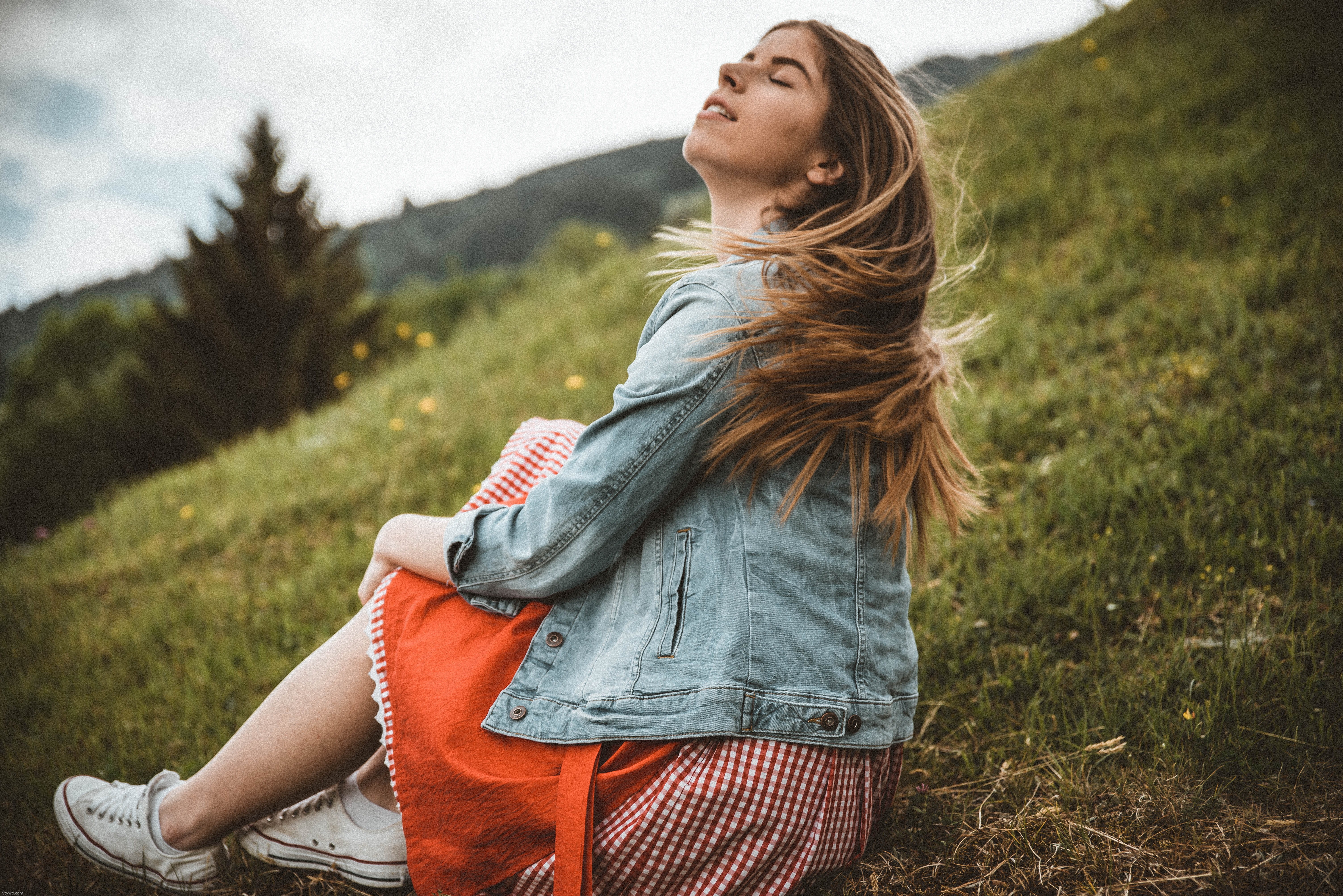 fashion, 5K, grass, woman, three quarter length, plant, land, model, leisure, contemplation, green, blue, women, casual clothing, sitting, nature, grass field, HD Wallpaper