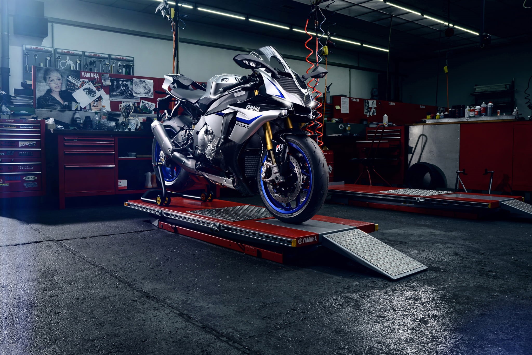 sport, automobile industry, indoors, Cologne, large group of objects, architecture, Motocycle, R1M, Flare, stationary, Blue, motor racing track, mode of transportation, HD Wallpaper