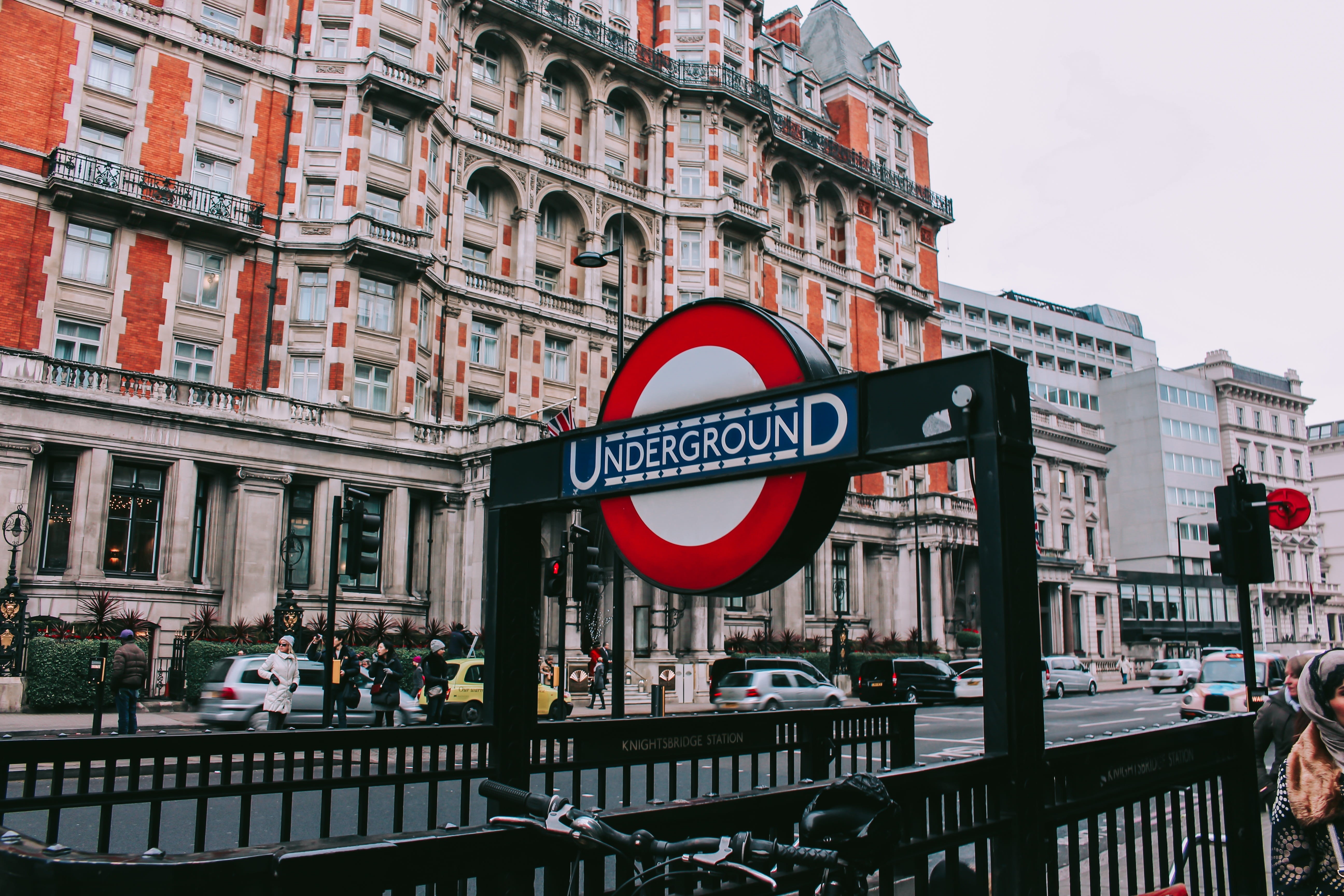 biplane, nature, travel, architecture, kingdom, flashy, road sign, text, traffic, city, railing, london, canal, bus, red, street, taxi, real people, telephone booth, HD Wallpaper