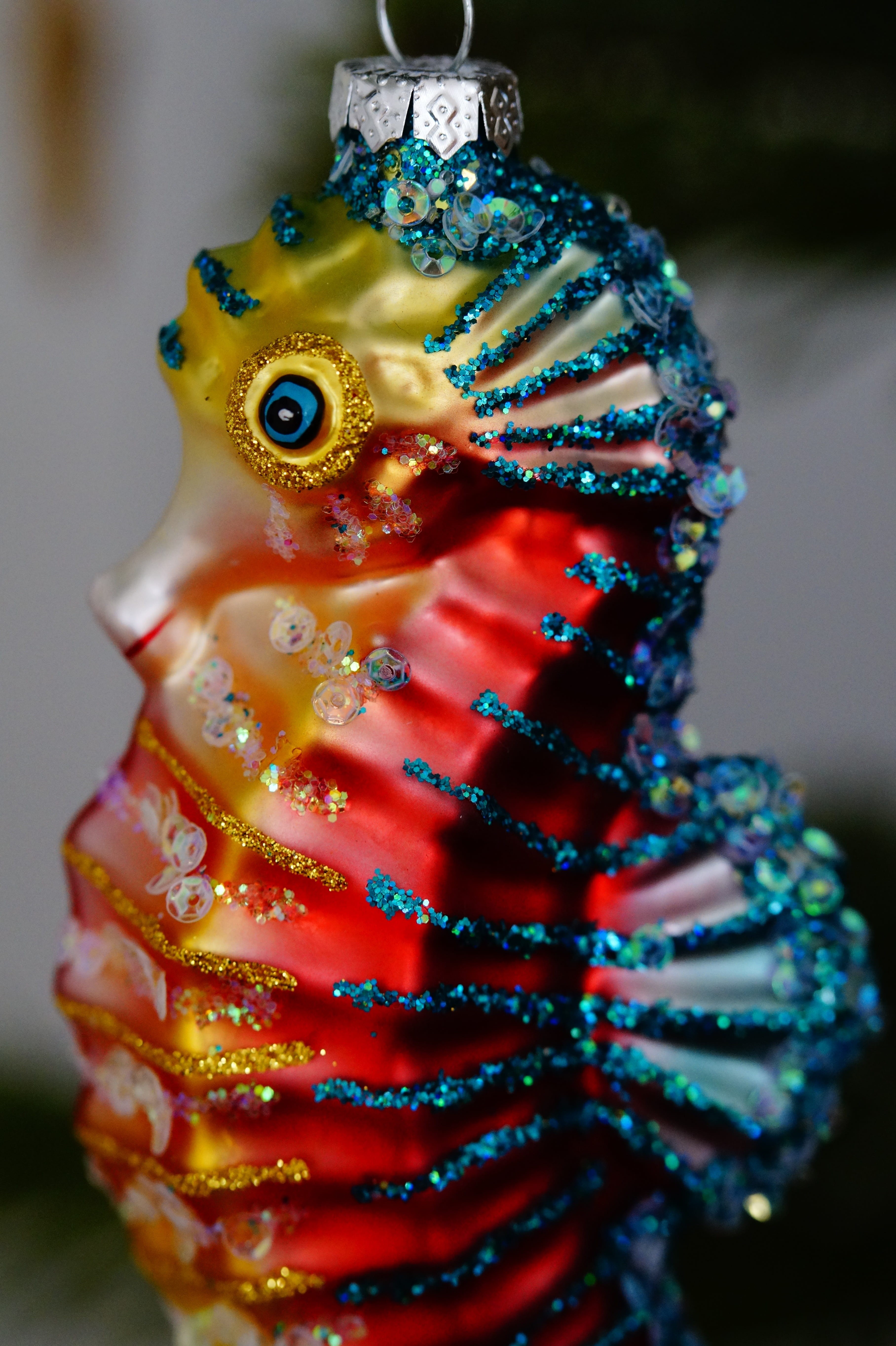 cheesy, close-up, no people, seahorse, sparkling, statue, 5K, trailers, human representation, holiday, christmas, craft, colorful, celebration, sparkle, Phone HD Wallpaper