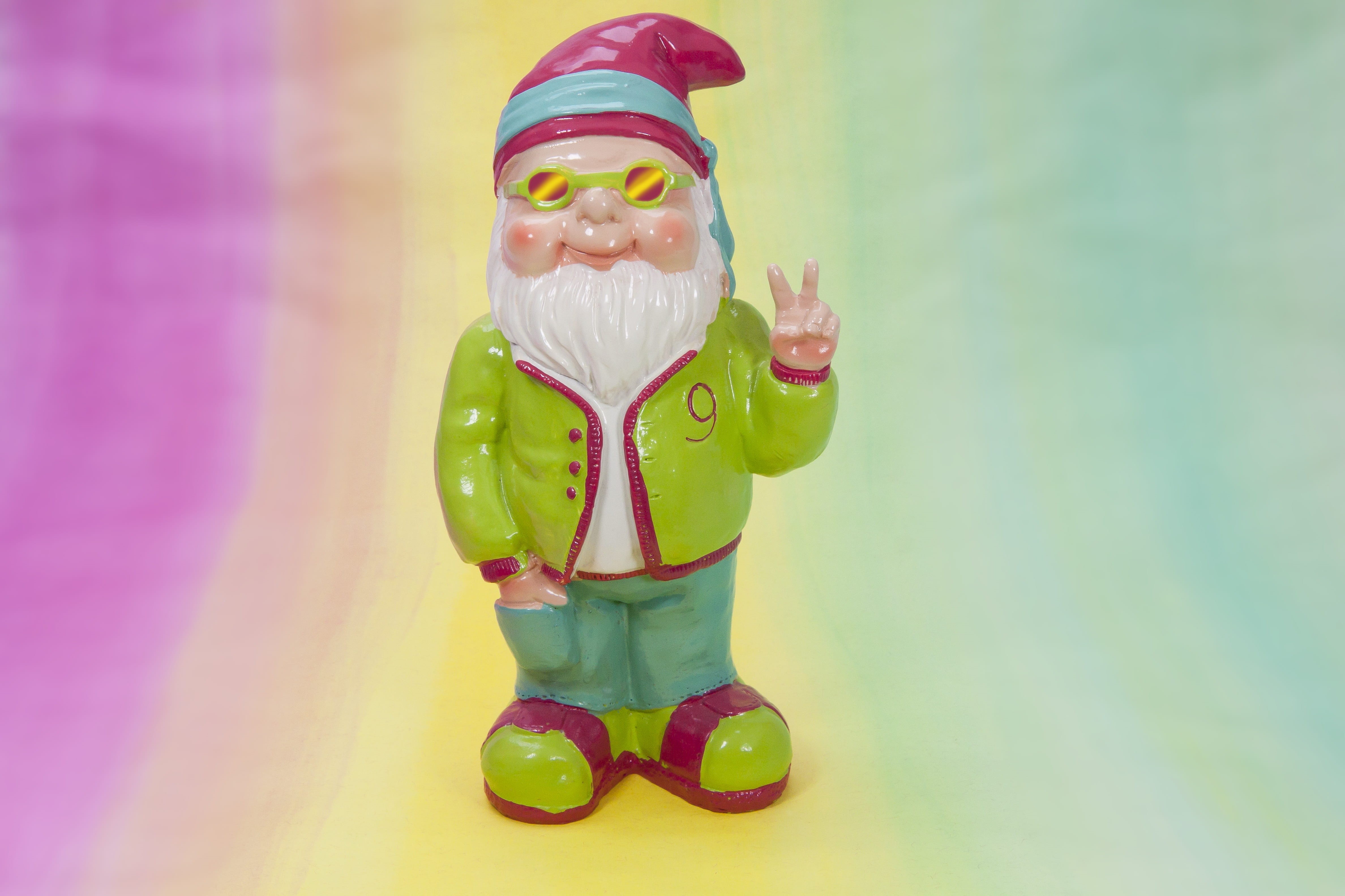 oblique, garden gnome, fun, pink, childhood, dwarf, garden, closeup, sunglasses, mood, child, 4K, indoors, psychedelic, yellow, green color, offspring, HD Wallpaper