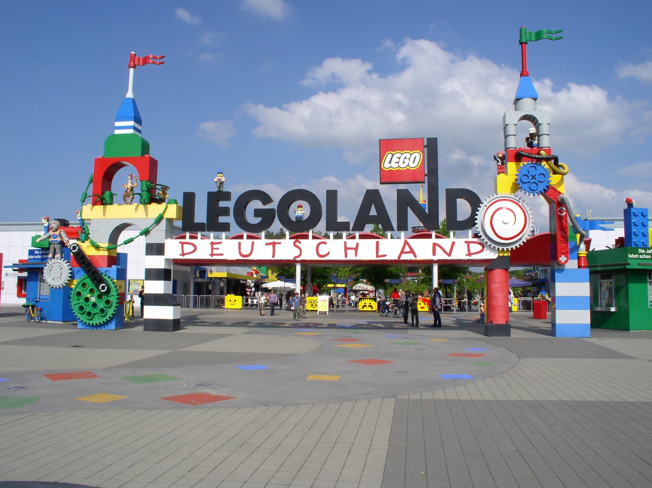 legoland, western script, pleasure, flag, joy, tourism, no people, daytime, park, people, input, city, transportation, 1080P, fun, play country, theme park, HD Wallpaper