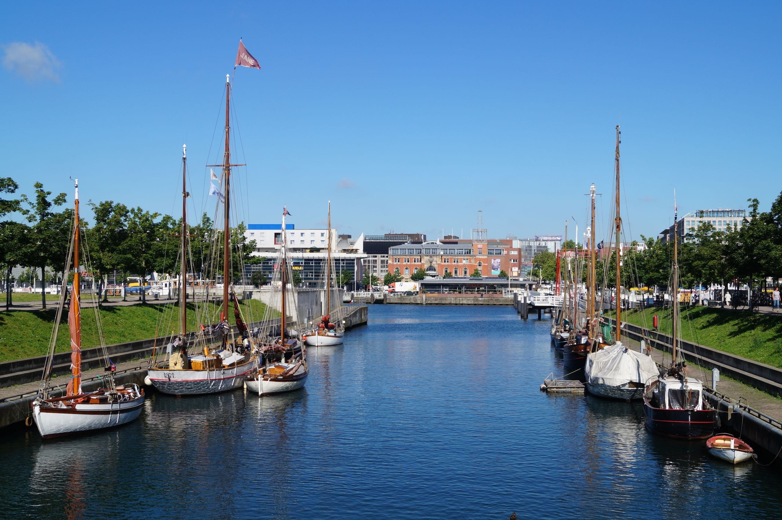 sailboat, built structure, sea, water, transportation, tourism, travel, harbor for pleasure boats, marina, no one, 2K, schleswig-holstein, kai-city, deutschland, HD Wallpaper