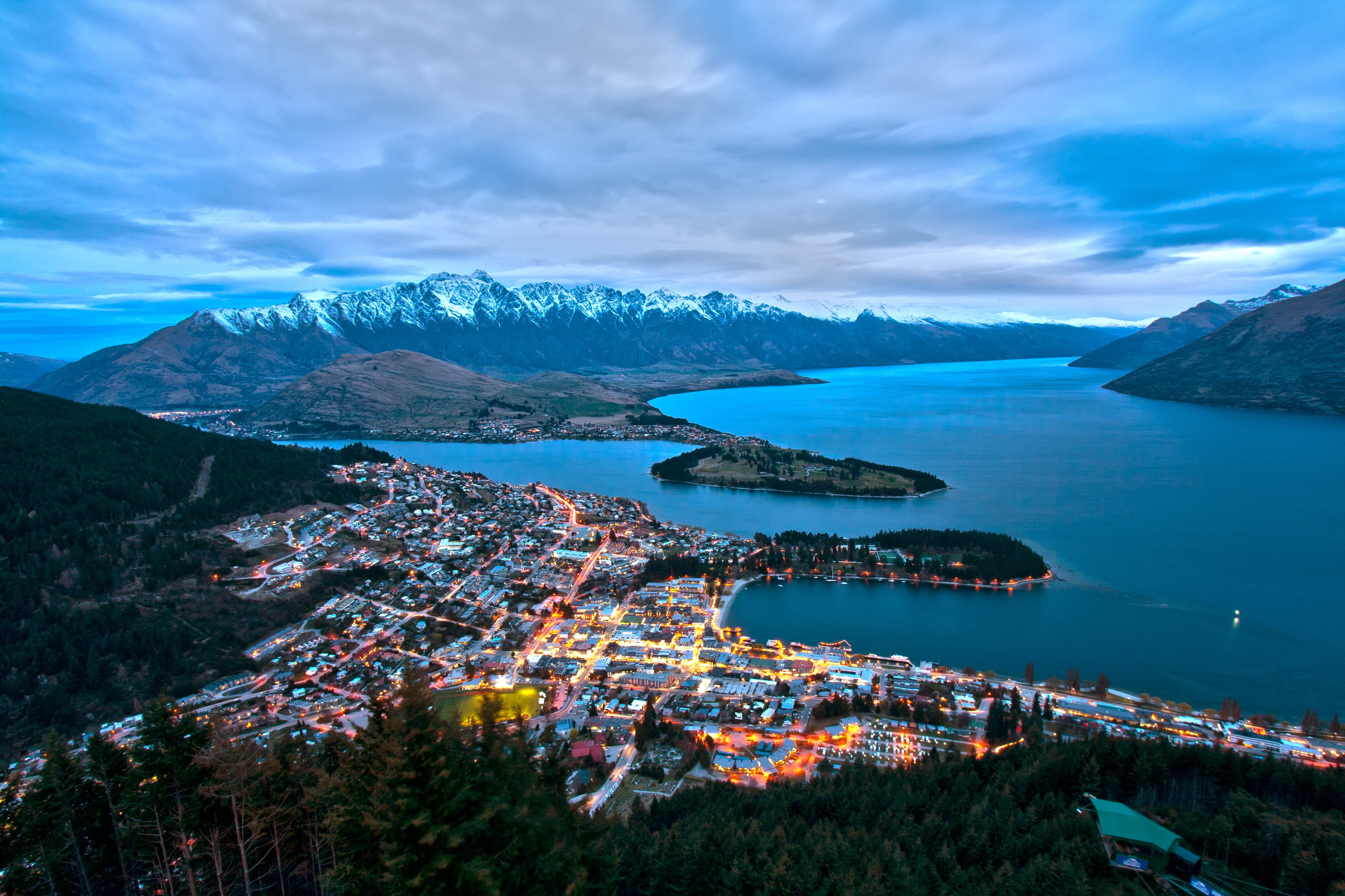 Queenstown, Peak, orange, blue, europe, mountain, city, blue, lights, scenics, lake, sea, and red, City lights, Bobs, red, water, new zealand, landscape, HD Wallpaper