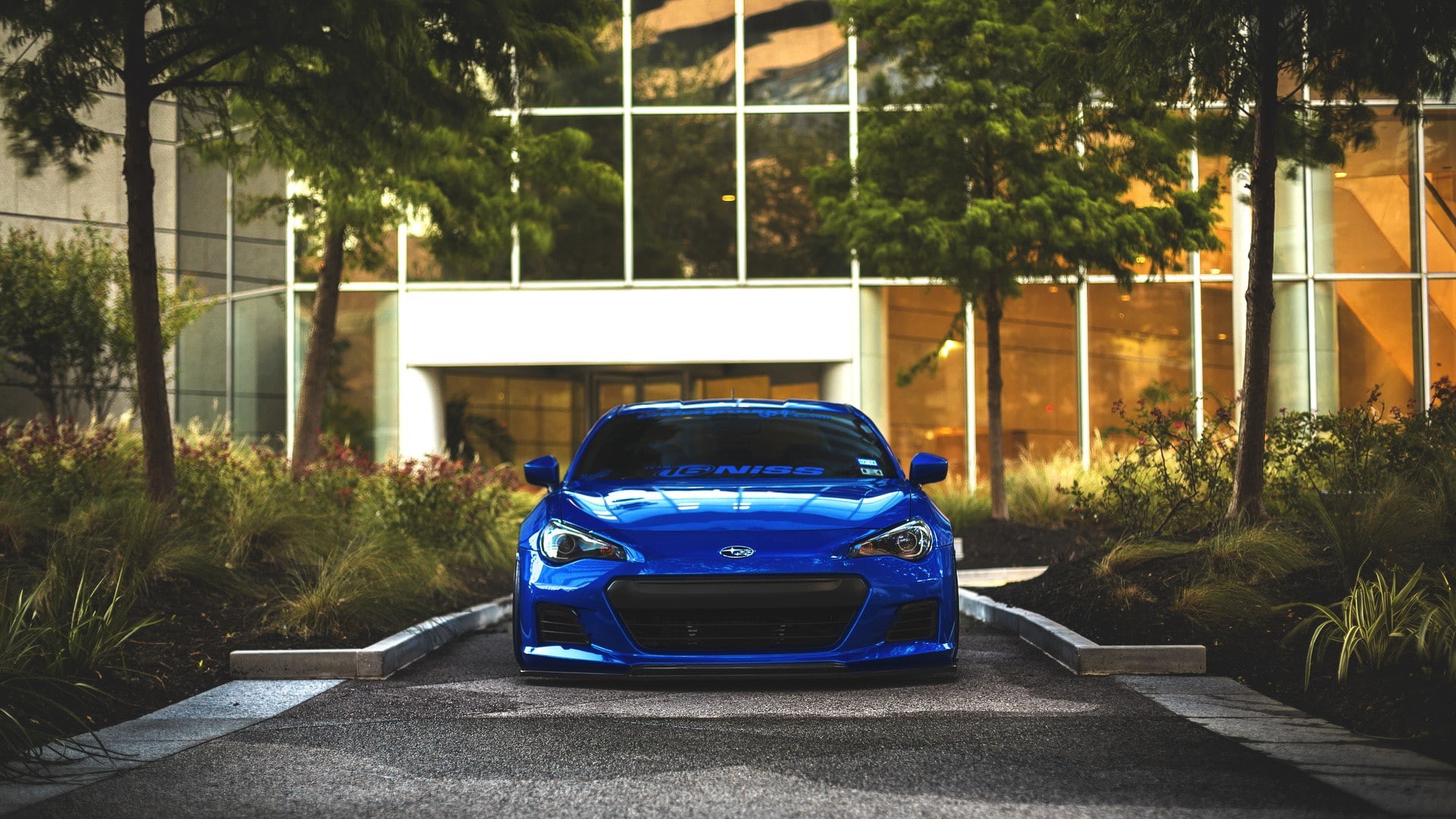 built structure, Subaru, outdoors, building exterior, city, tree, blue cars, no people, car, on the move, day, stationary, building, sunlight, land vehicle, HD Wallpaper