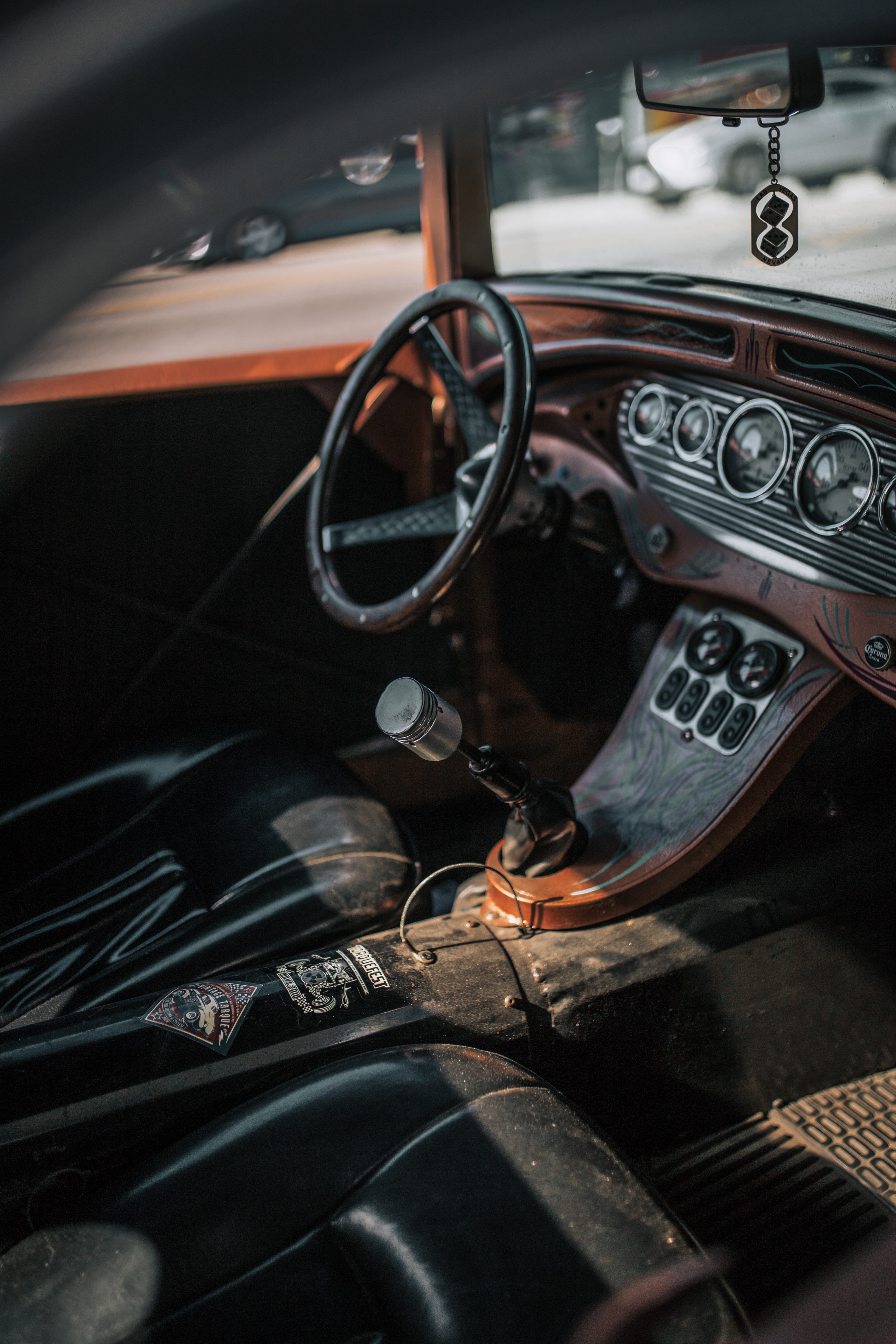 elegance, land Vehicle, interior, classic, wheel, steering Wheel, dashboard, dirt, engine, leather, frontseat, seat, vehicle Part, gearstick, no People, Phone HD Wallpaper