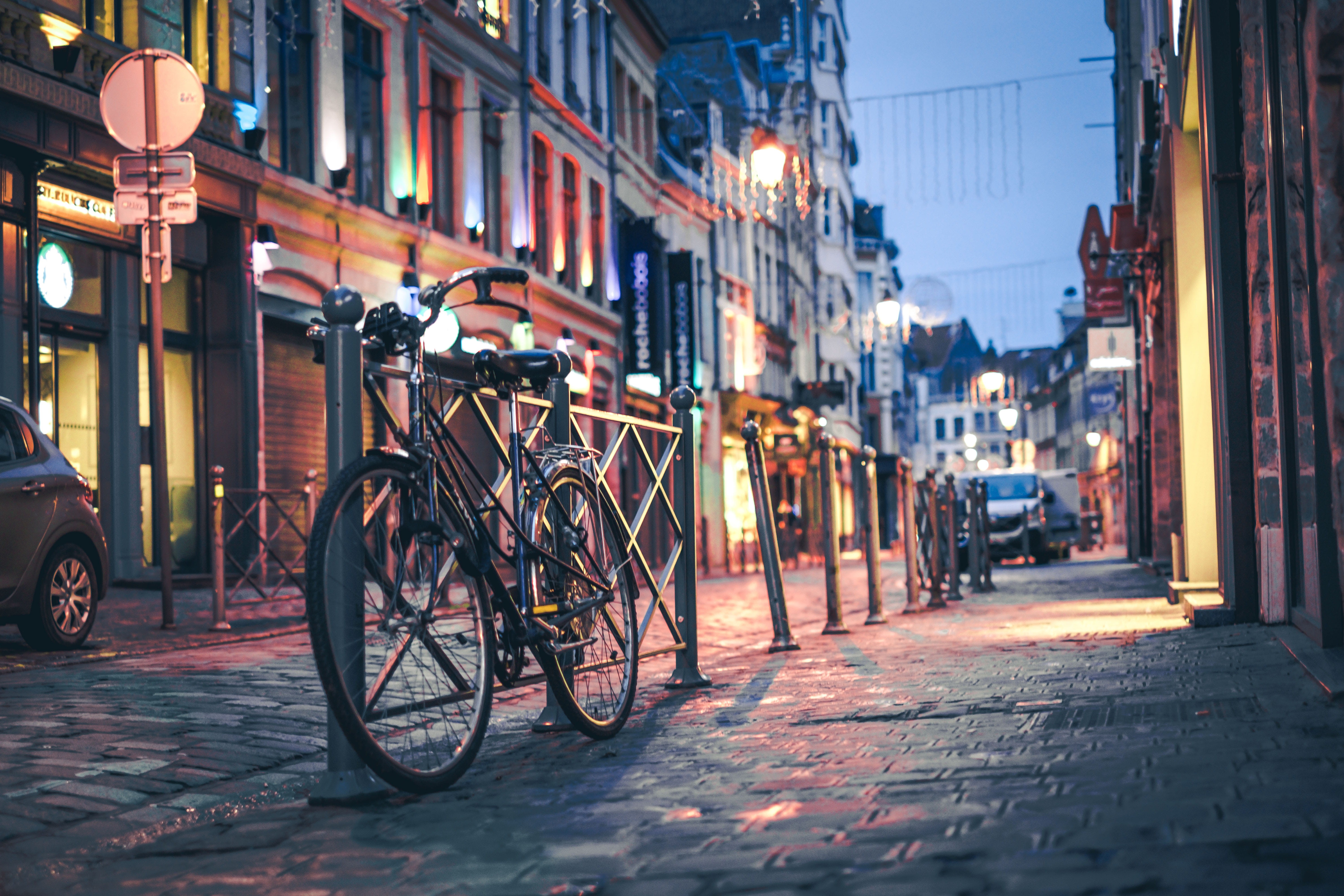 night, bicycle, tire, incidental people, france, land vehicle, wheel, day, riding, outdoors, machine, 5K, lille, city street, residential district, mode of transportation, HD Wallpaper