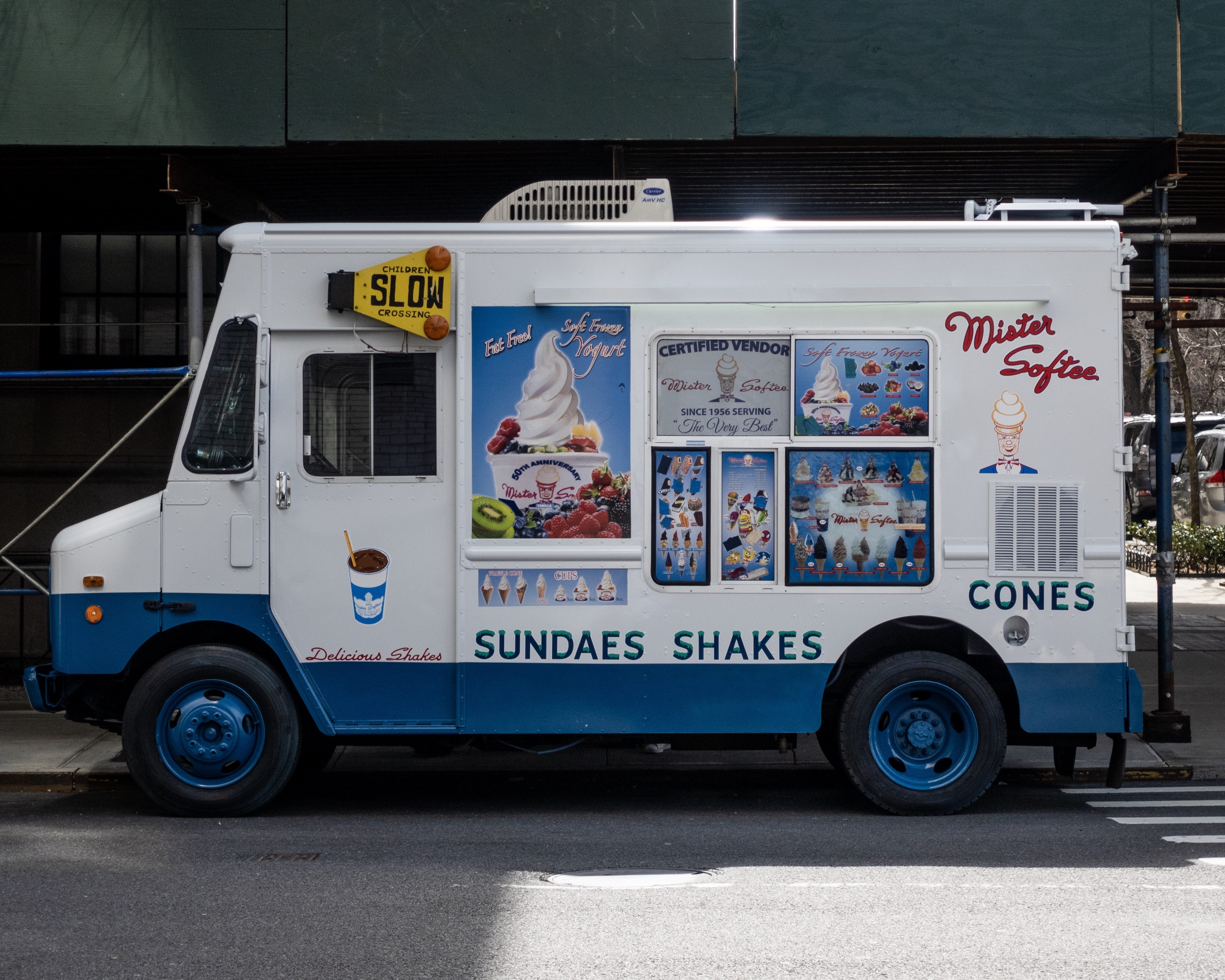 ice, childhood, built structure, 4K, street, food truck, road, van, no people, cream, public transportation, food, communication, vehicle, bus, city, usa, HD Wallpaper