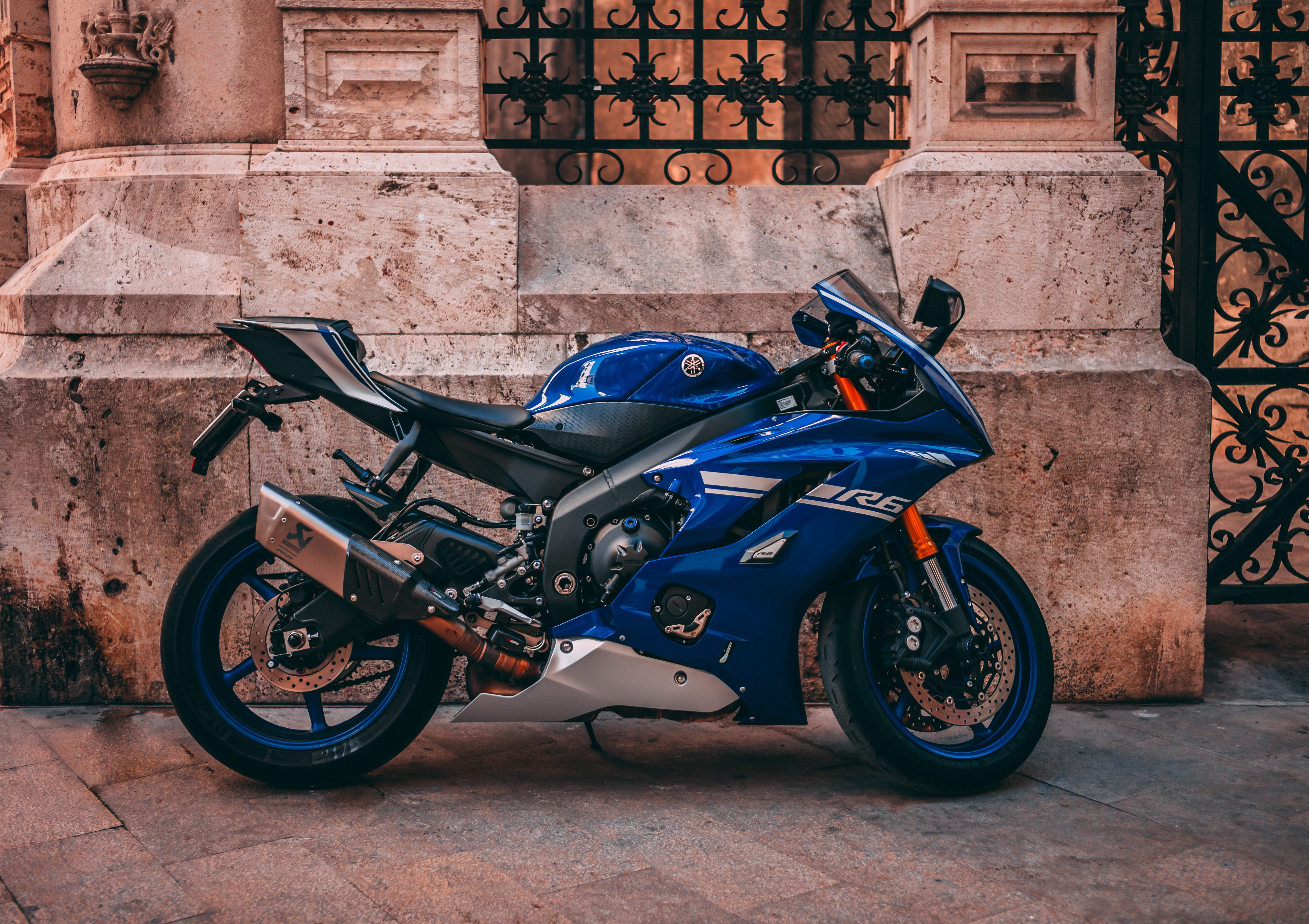 alloy wheel, path, scooter, city, building exterior, outdoors, engine, stationary, building, motor, wall, vehicle, villa, blue, bike, architecture, street, HD Wallpaper
