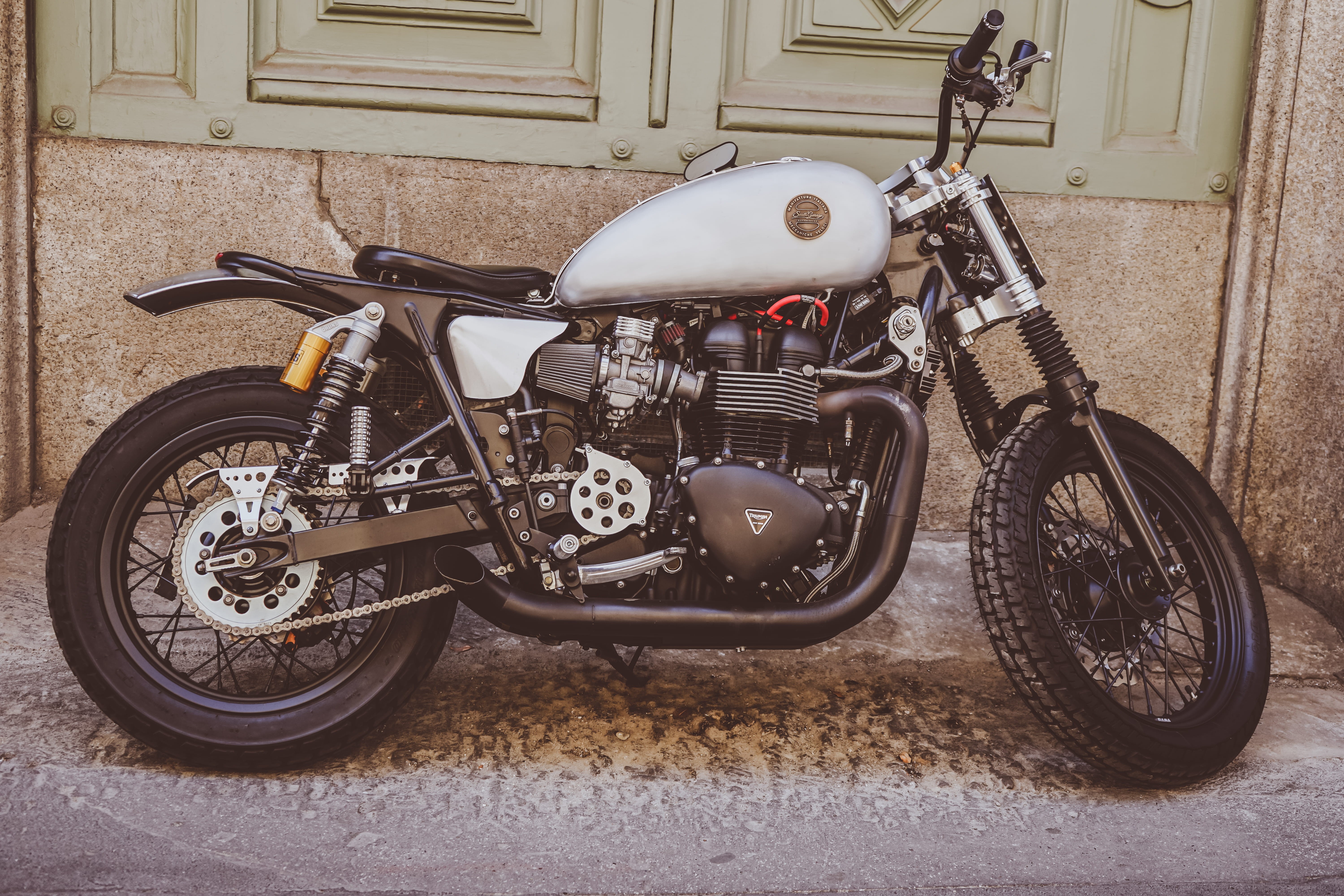 white, vintage, 5K, bobber, parking, land vehicle, travel, transportation, bike, garage, transportation system, no people, classic, built structure, bicycle, HD Wallpaper