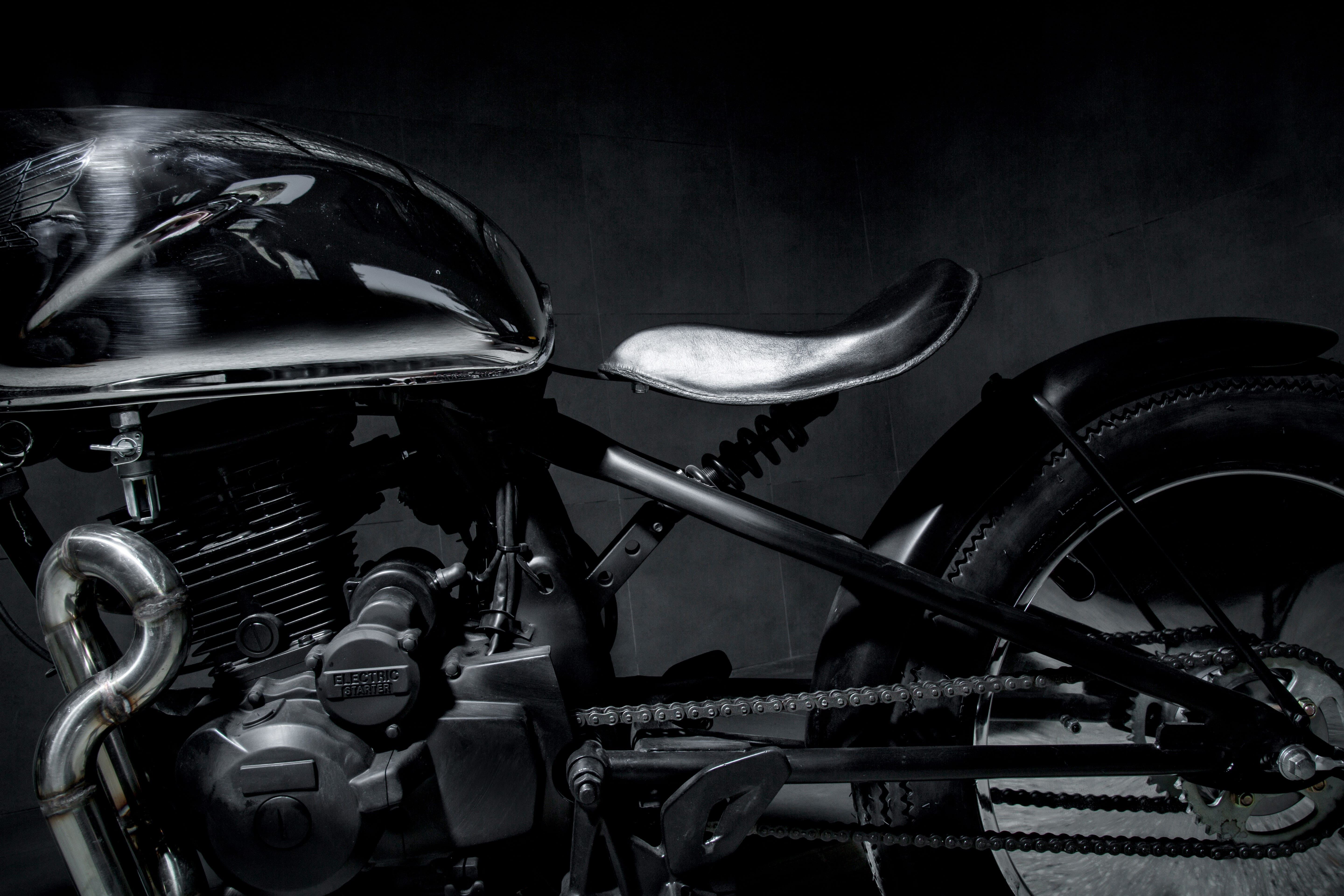 close-up, vehicle, focus on foreground, wheel, engine, motorcycle, #custombuilt, indoors, land vehicle, #vintagebike, #bike, helmet, #caferacerworld, mode of transportation, HD Wallpaper