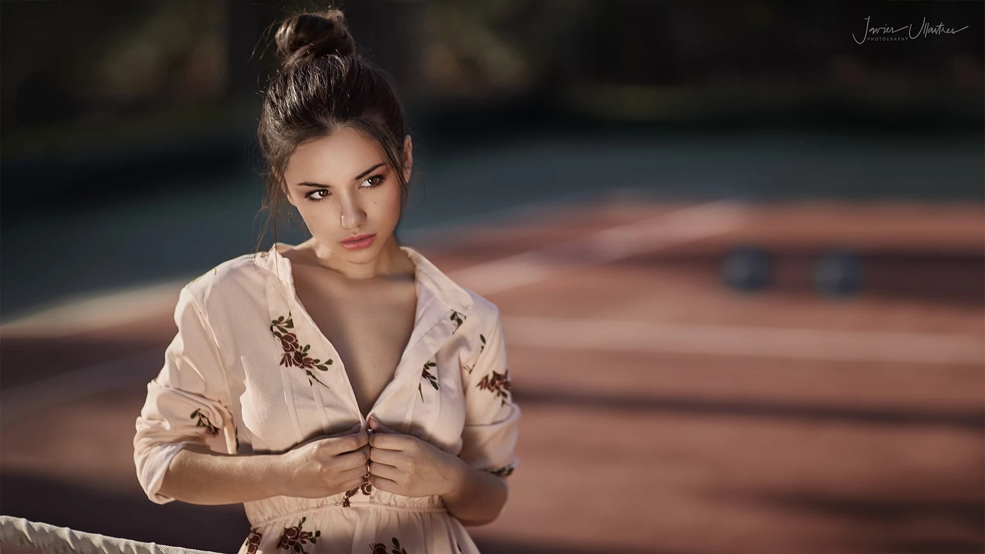 focus on foreground, looking at camera, hair, women, young adult, Javier Ullastres, 1080P, clothing, tennis courts, front view, standing, hairstyle, outdoors, HD Wallpaper
