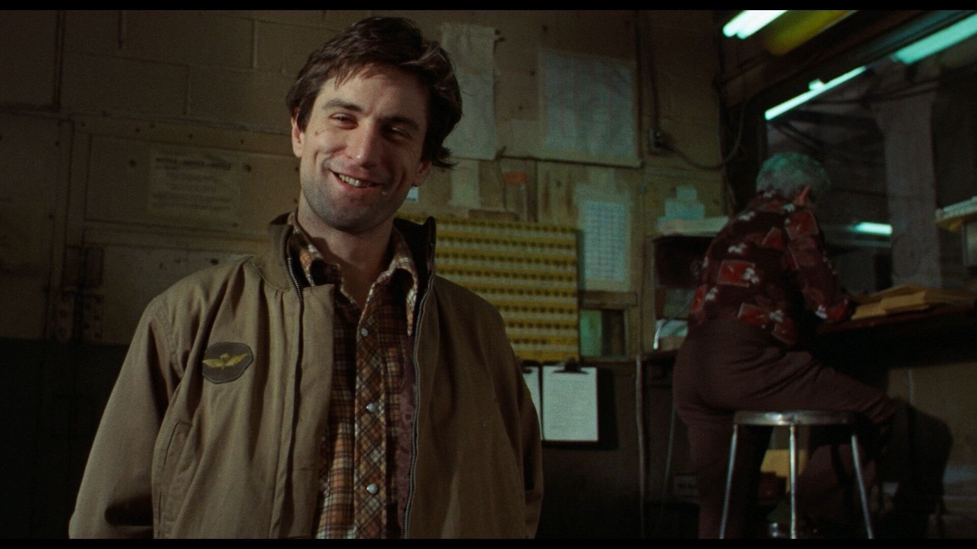 looking at camera, emotion, standing, waist up, Taxi Driver, Robert De Niro, young men, smiling, brown hair, front view, indoors, people, 1080P, young adult, HD Wallpaper