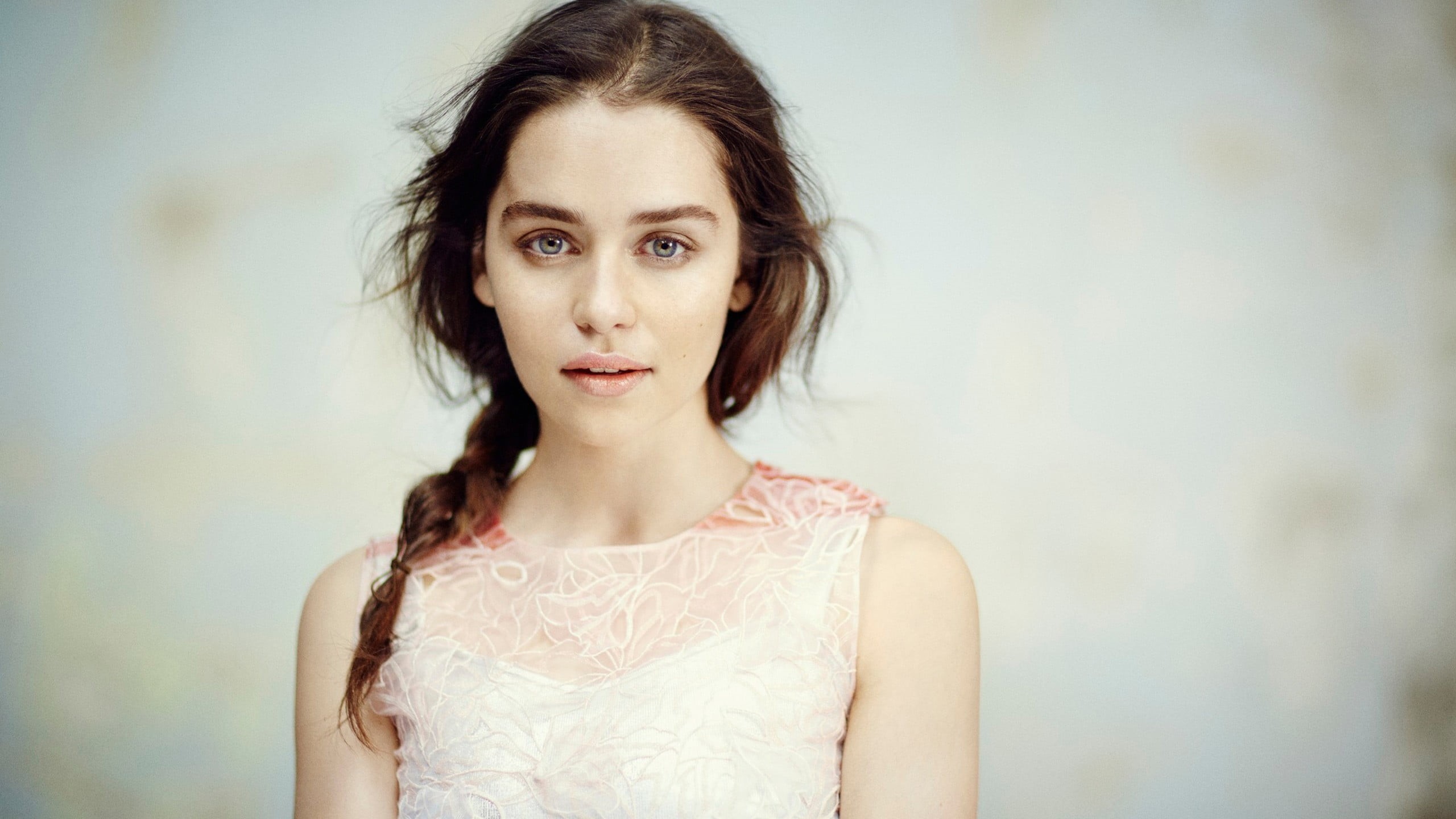beautiful woman, wavy hair, 2K, hair, white, s, portrait, hairstyle, face, brown hair, young adult, indoors, adult, women, beauty, actress, studio shot, HD Wallpaper