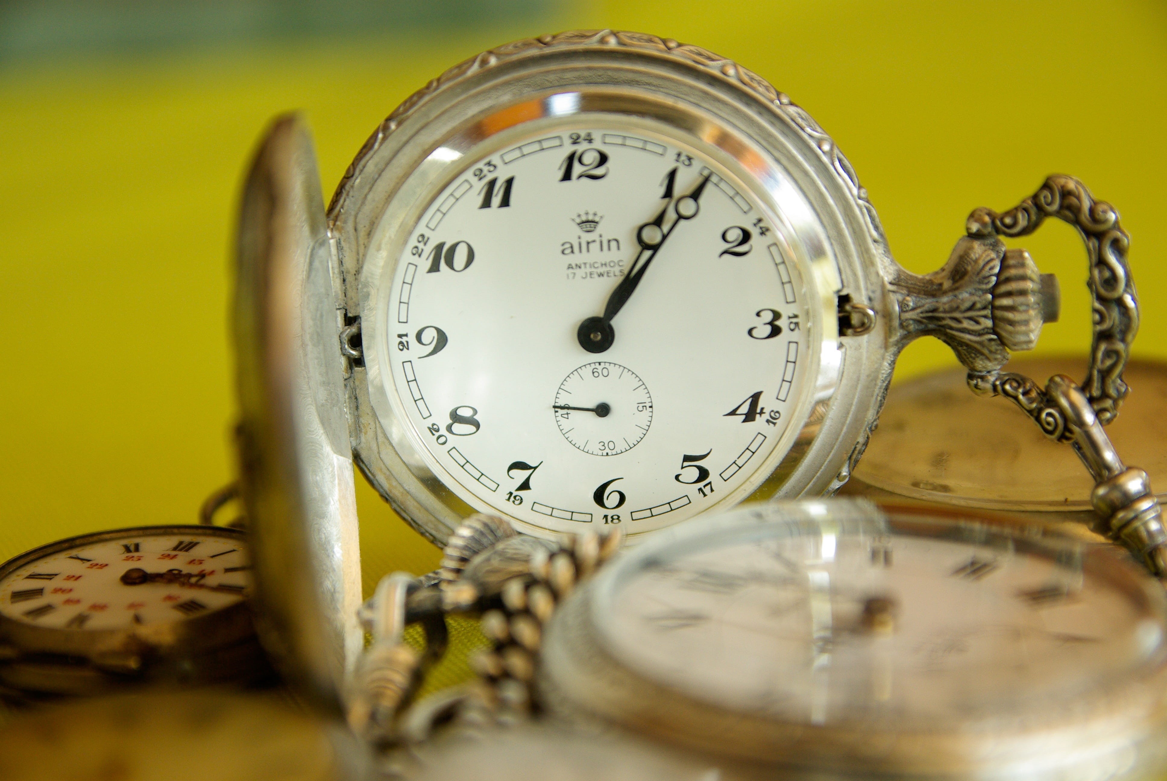 no people, geometric shape, watch, clock face, silver colored, technology, number, instrument of time, timepiece, gauge, colored, blur, antique, circle, HD Wallpaper