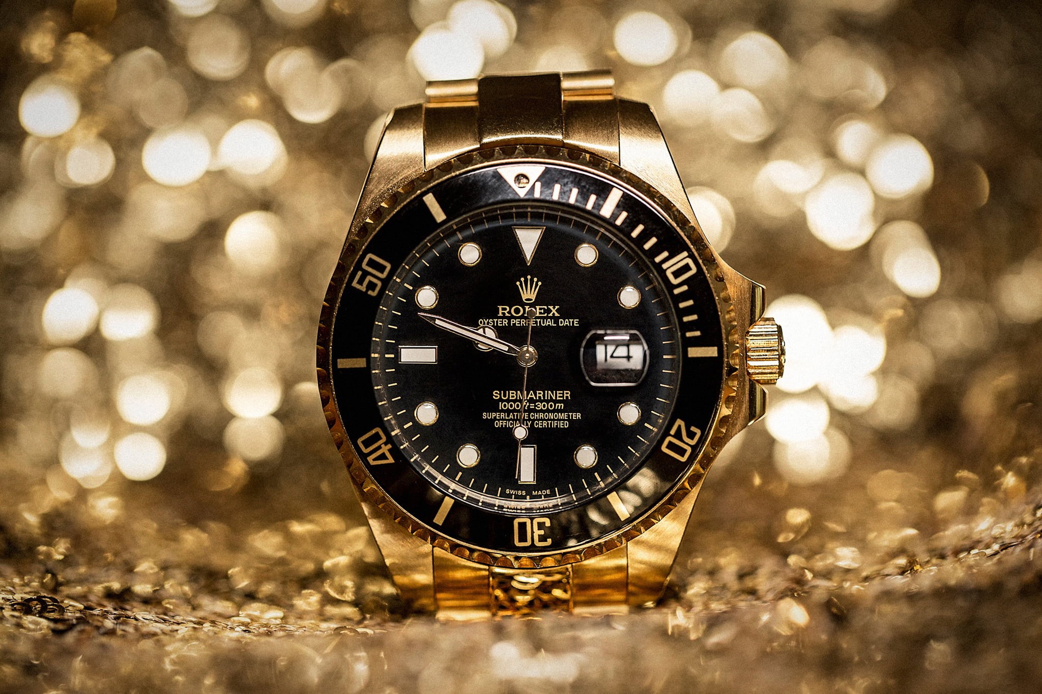 defocused, watch, nature, copy space, time, single object, focus on foreground, analog, band, round, night, clock, shiny, silver colored, christmas, personal accessory, HD Wallpaper