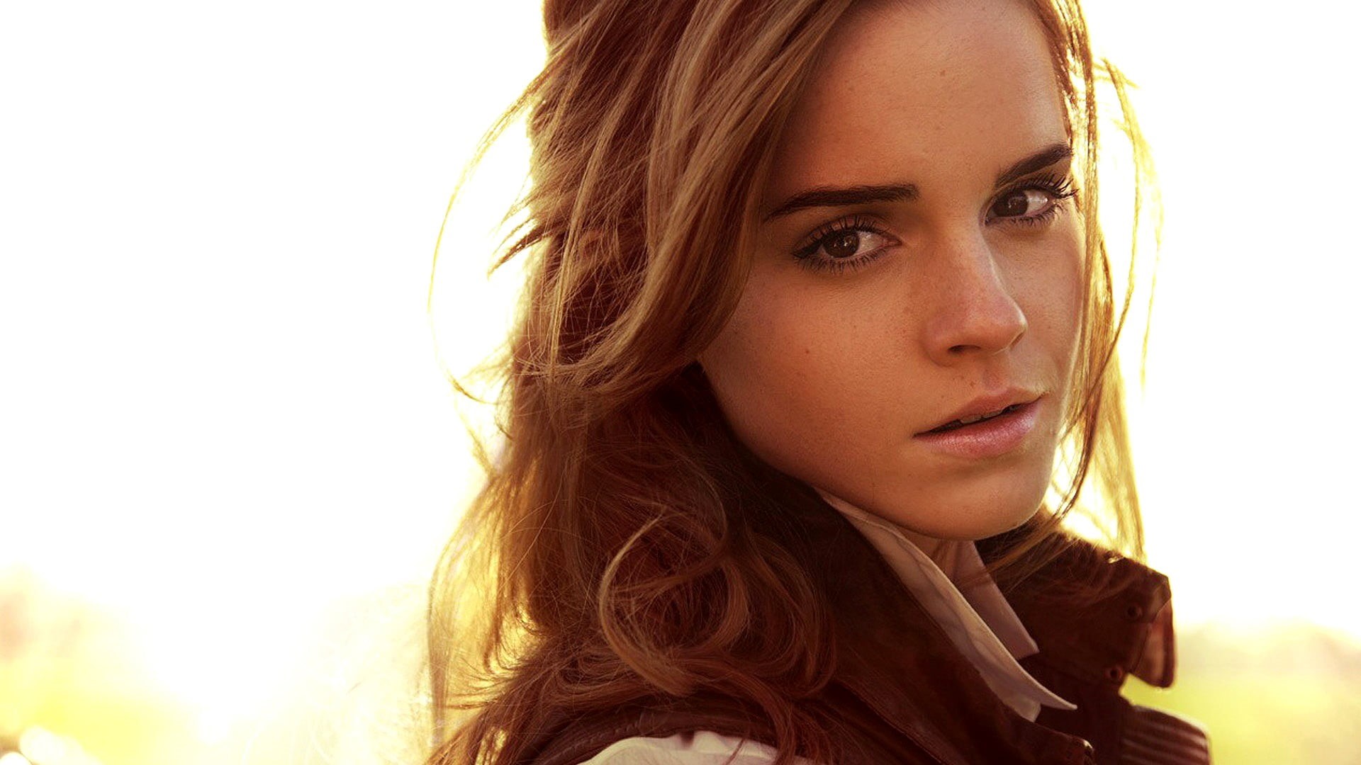 contemplation, one person, sky, looking at camera, adult, Emma Watson, outdoors, headshot, sunlight, close-up, 1080P, young adult, looking at viewer, women, HD Wallpaper