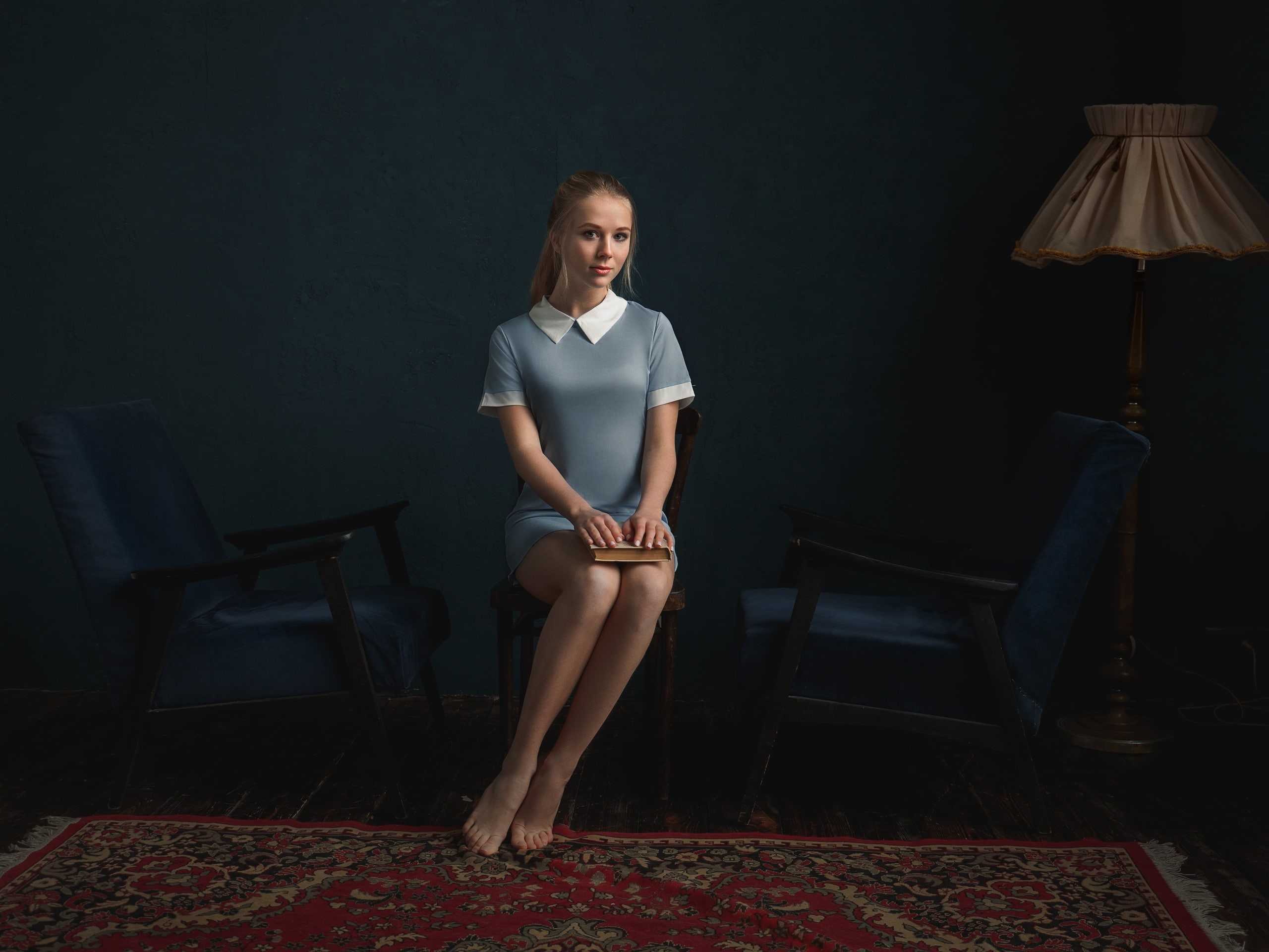 women, blonde, books, model, carpets, indoors, dress, barefoot, 2K, wall, sitting, chair, couch, portrait, looking at viewer, women indoors, lamp, HD Wallpaper