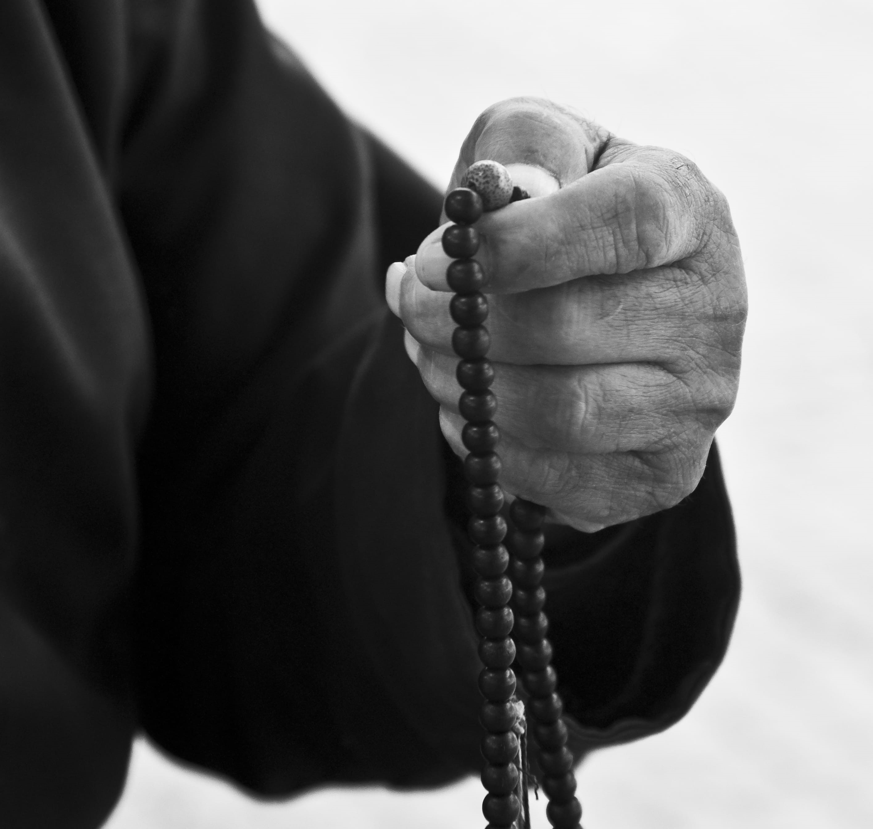 spirituality, focus on foreground, studio shot, person, bead, religion, human limb, beaded, hopelessness, jewellery, necklace, belief, hand, communication, HD Wallpaper