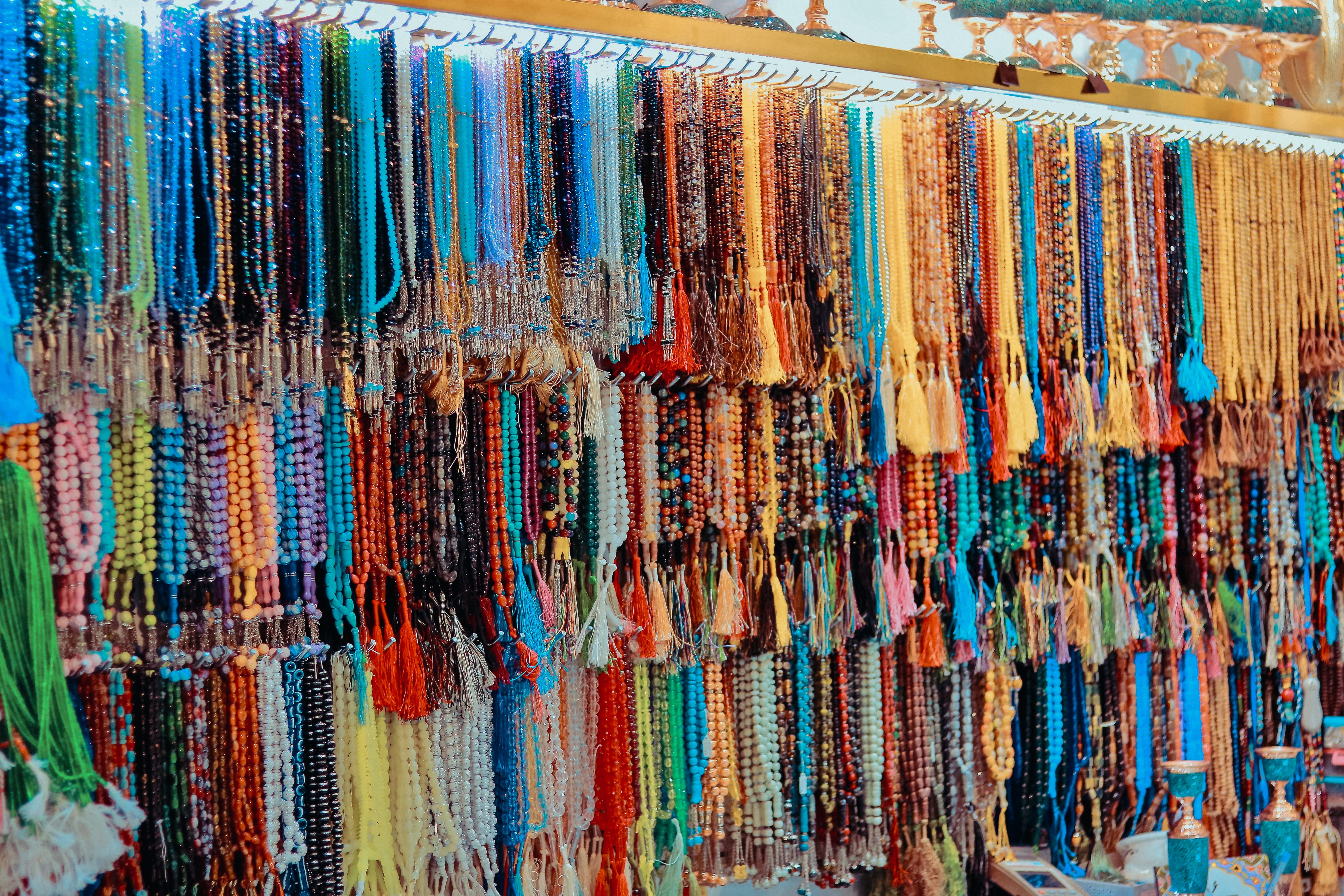 5K, bead necklace, full frame, worship, bead, bag, prayer beads, market stall, bangles, assorted, ornament, rack, large group of objects, henna, rosary, HD Wallpaper