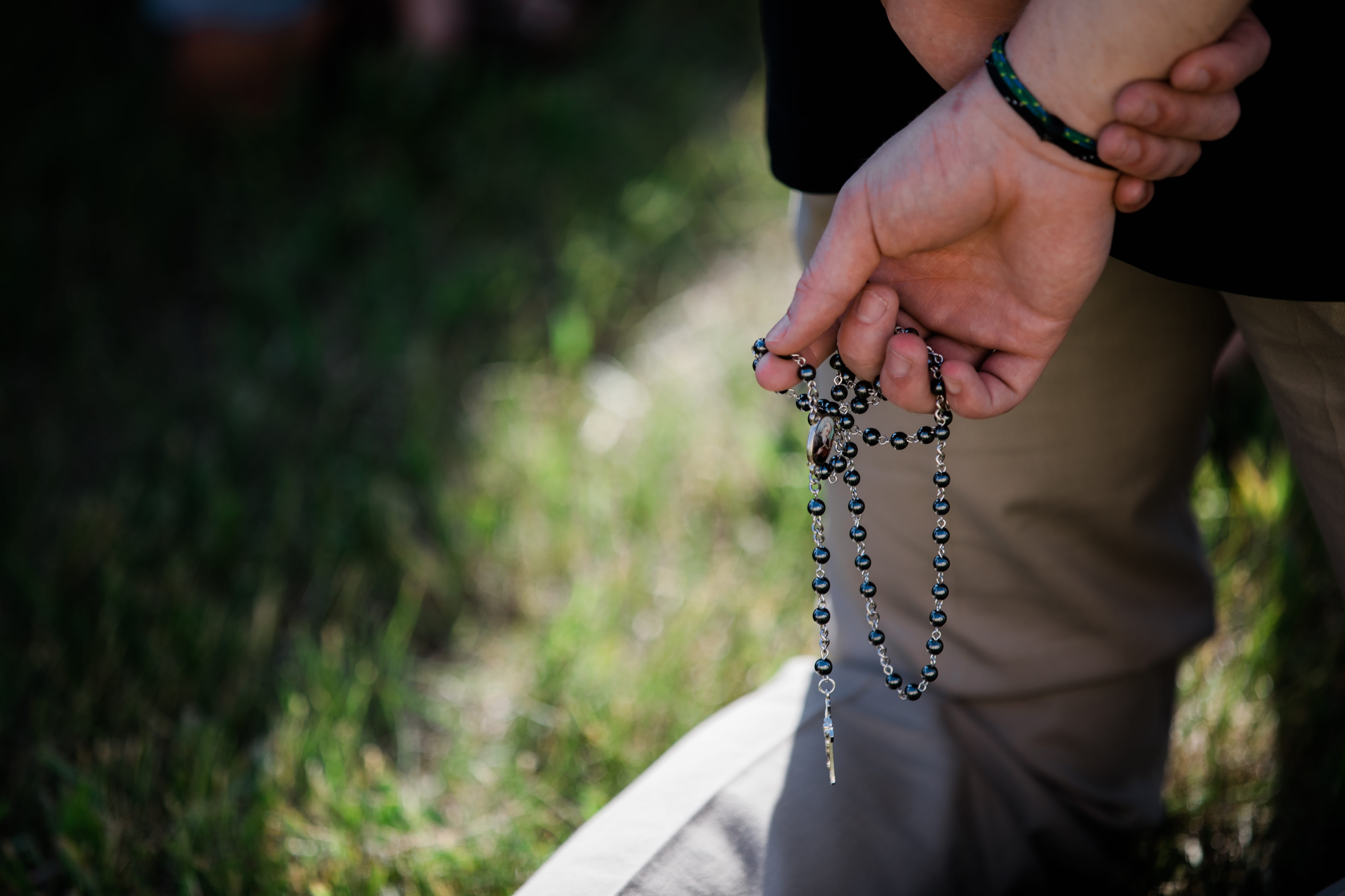 marian, outdoors, human body part, jewelry, detail, unrecognizable person, bracelet, body part, one person, day, selective focus, concecration, hand, nature, HD Wallpaper