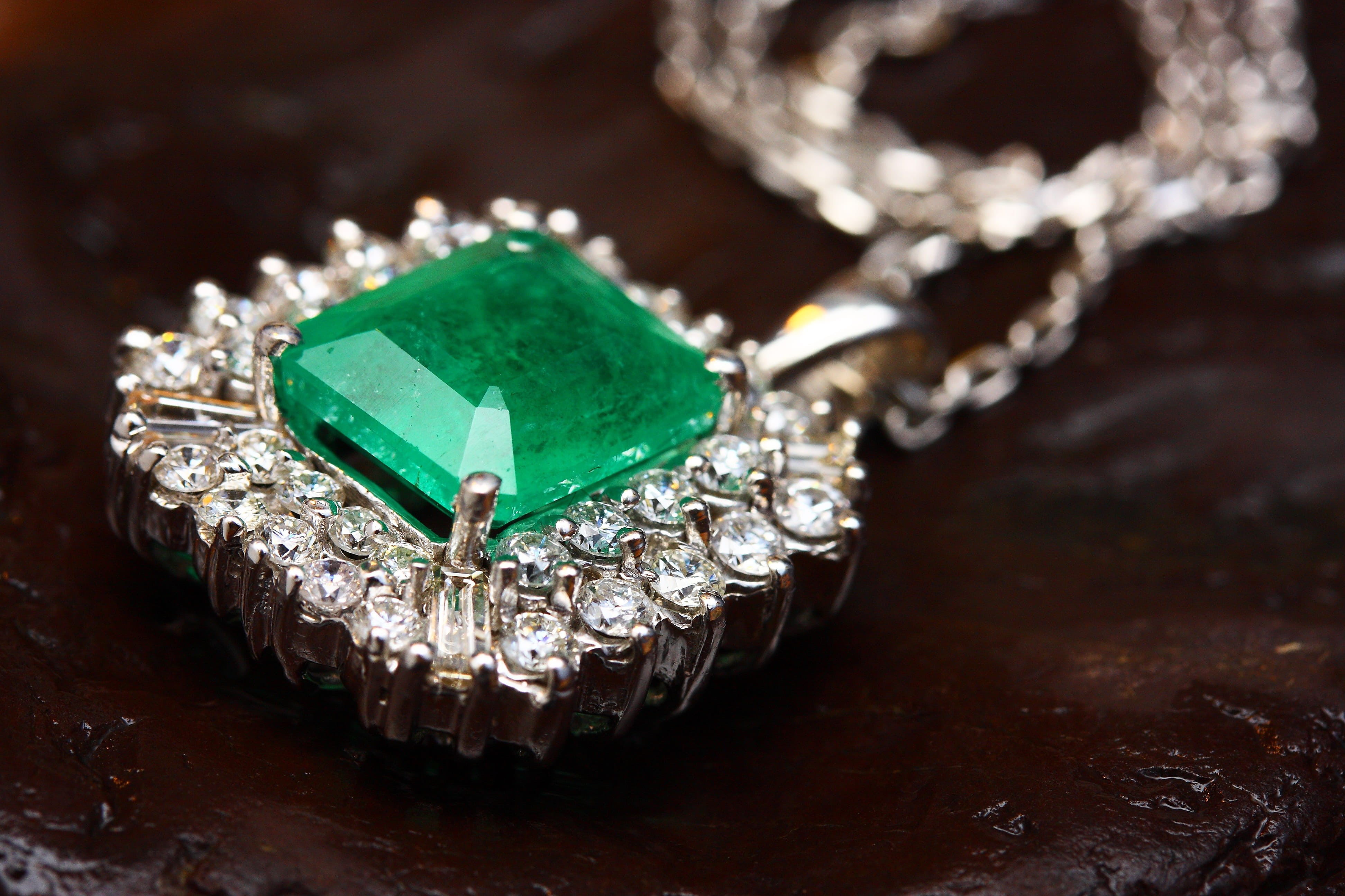 indoors, jade, pendant, clear, precious, green, genre, expensive, bridal, silver, style, Necklace, gemstone, wealth, close-up, womens, marriage, macro, HD Wallpaper
