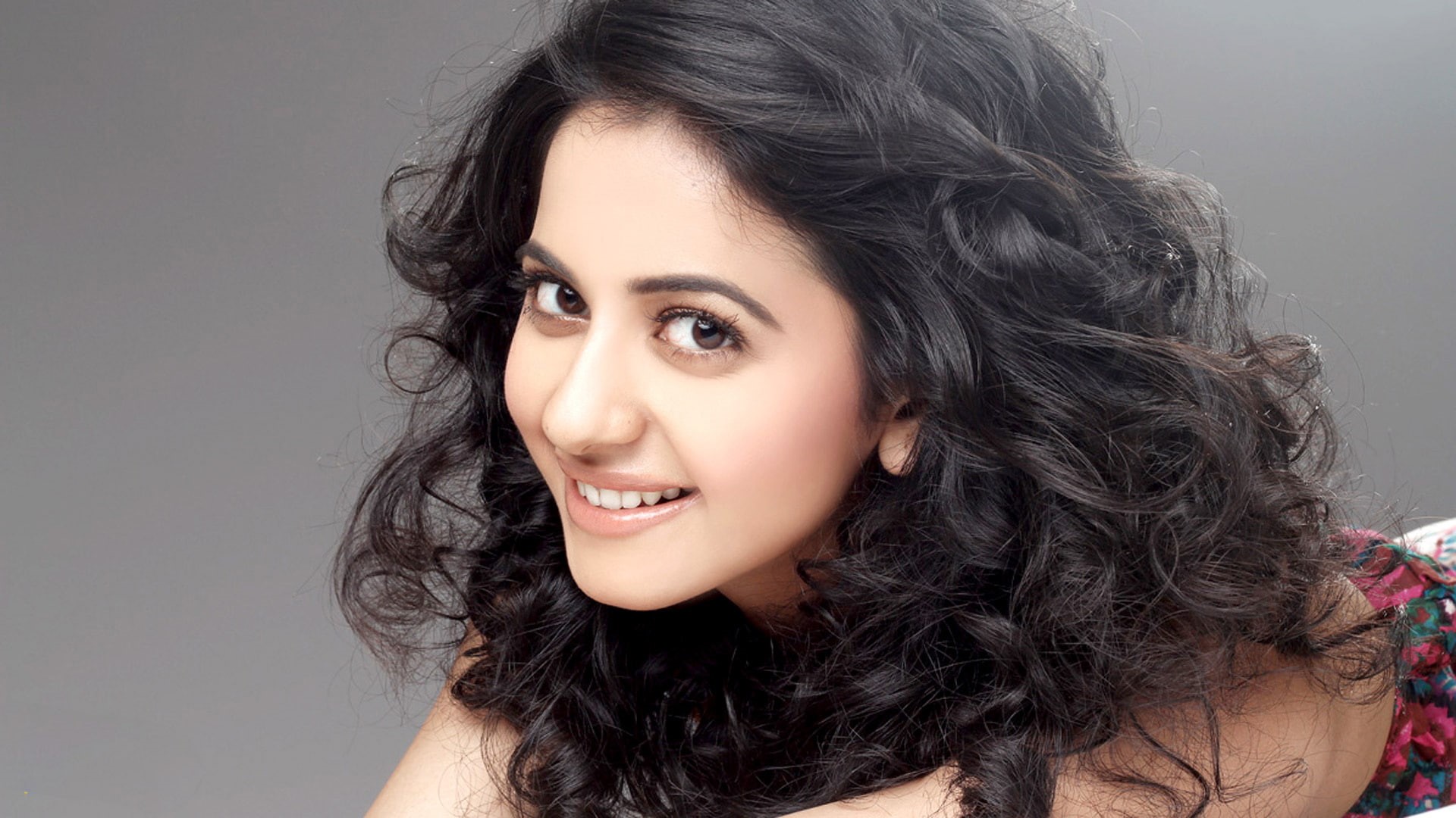 body part, indoors, photoshoot, looking at camera, 1080P, human hair, headshot, singh, close, women, curly hair, hairstyle, glamour, fashion, wavy hair, HD Wallpaper
