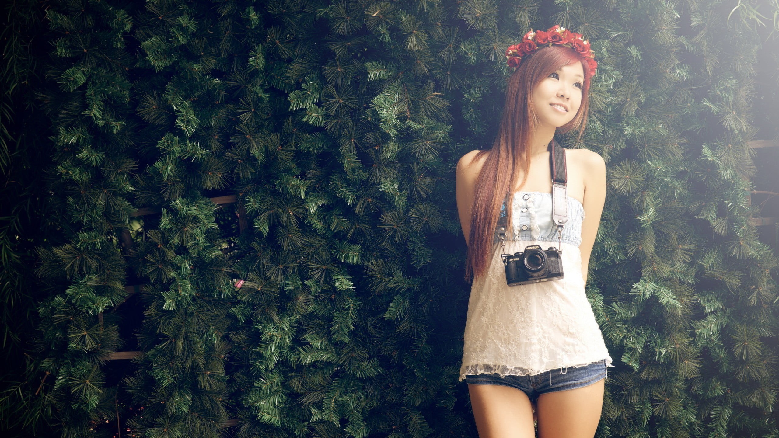outdoors, young adult, beautiful woman, adult, long hair, three quarter length, white, fashion, redhead, leisure activity, Asian, contemplation, jean shorts, HD Wallpaper