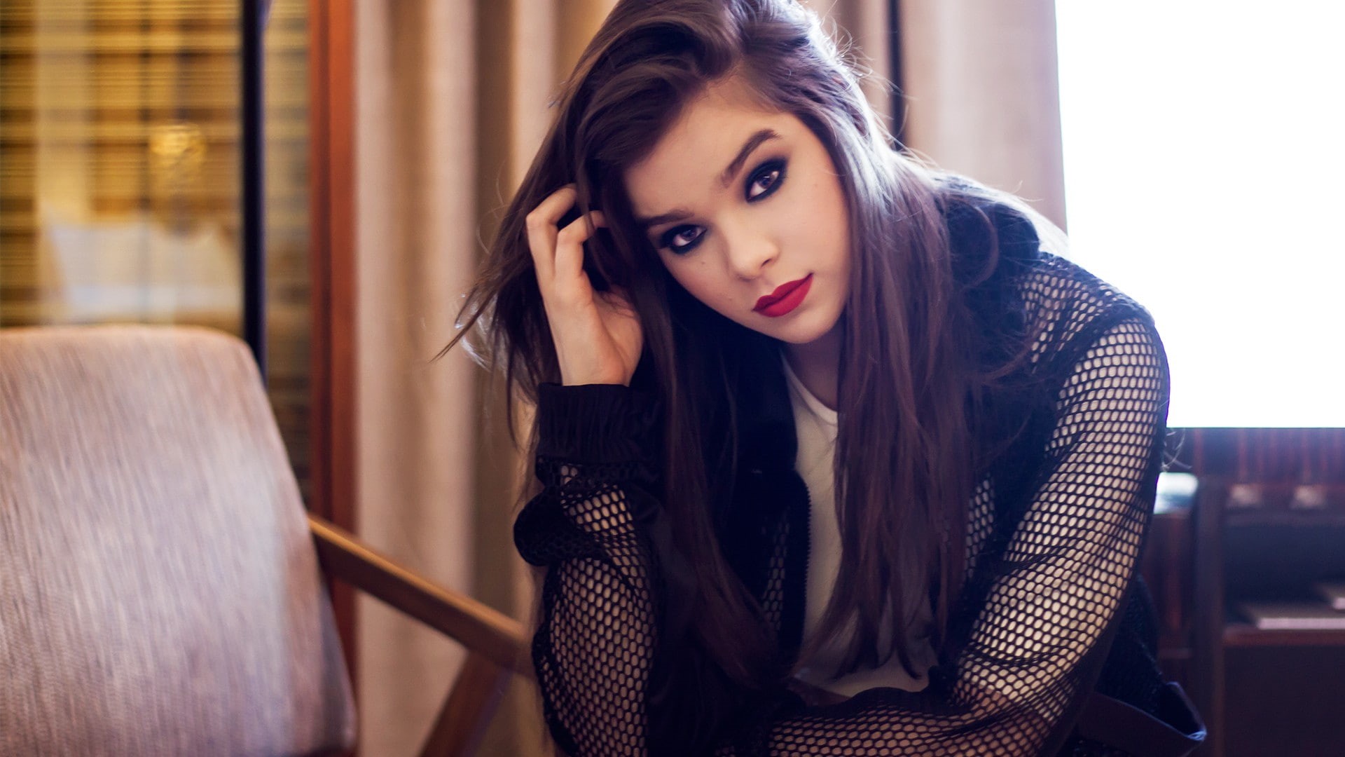 Hailee Steinfeld, long hair, brown hair, 1080P, hairstyle, one person, adult, young women, indoors, contemplation, emotion, beautiful woman, looking, looking at viewer, HD Wallpaper