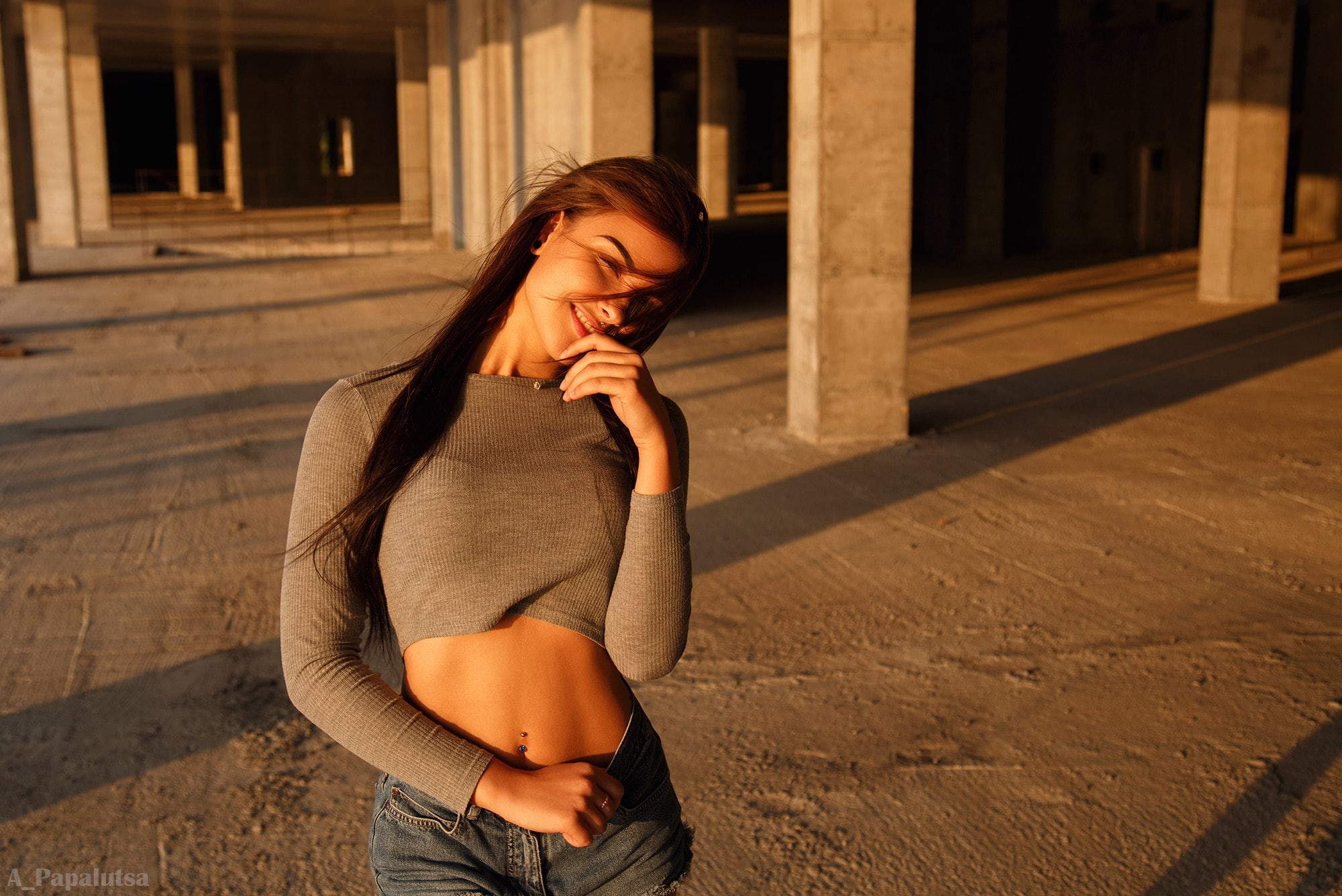 jean shorts, hairstyle, Anton Papalutsa, positive emotion, casual clothing, Ruslana Stich, front view, one person, sunlight, pierced navel, pregnant, females, HD Wallpaper