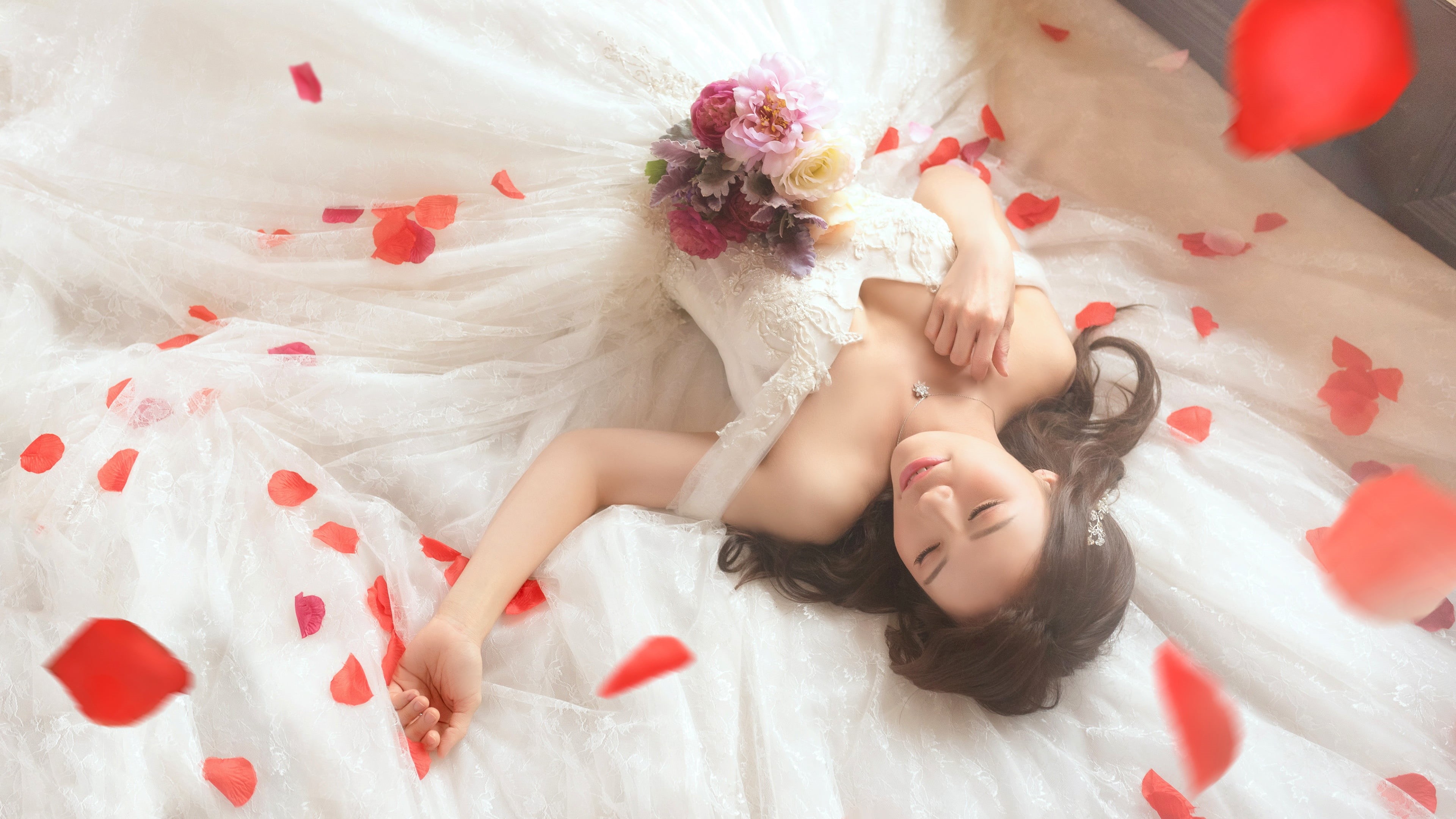 hands, style, shoulders, white, sleep, the bride, chest, red, Asian, closed eyes, dress, girl, hairstyle, sleeping, wedding, pose, lush, smile, neckline, HD Wallpaper