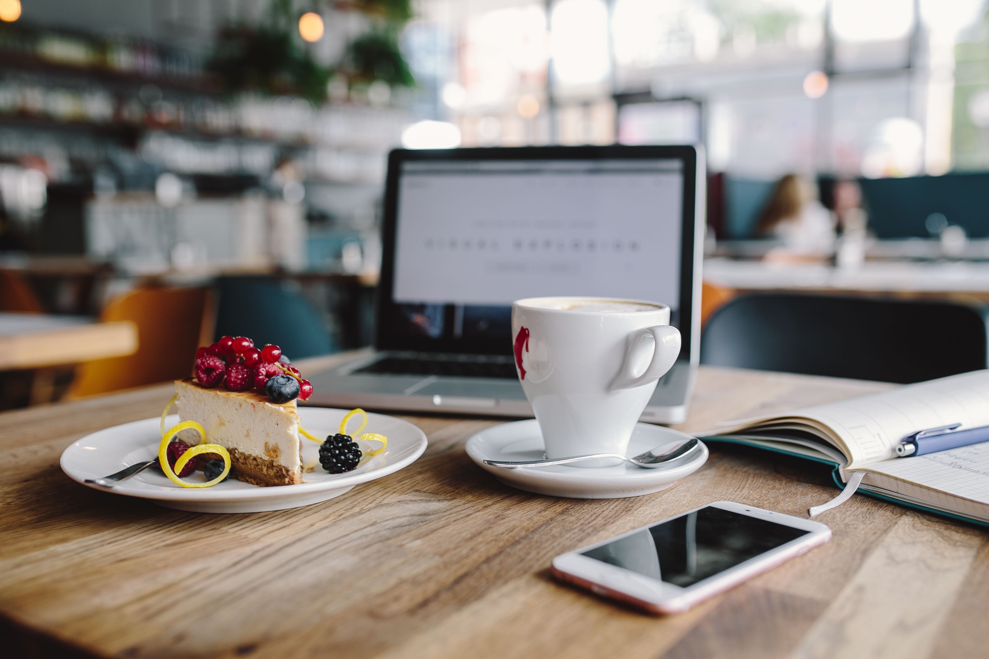 macbook, wireless technology, business, wooden table, work, cheese, table, crockery, connection, food and drink, food, wooden desk, plate, fruits, indoors, HD Wallpaper