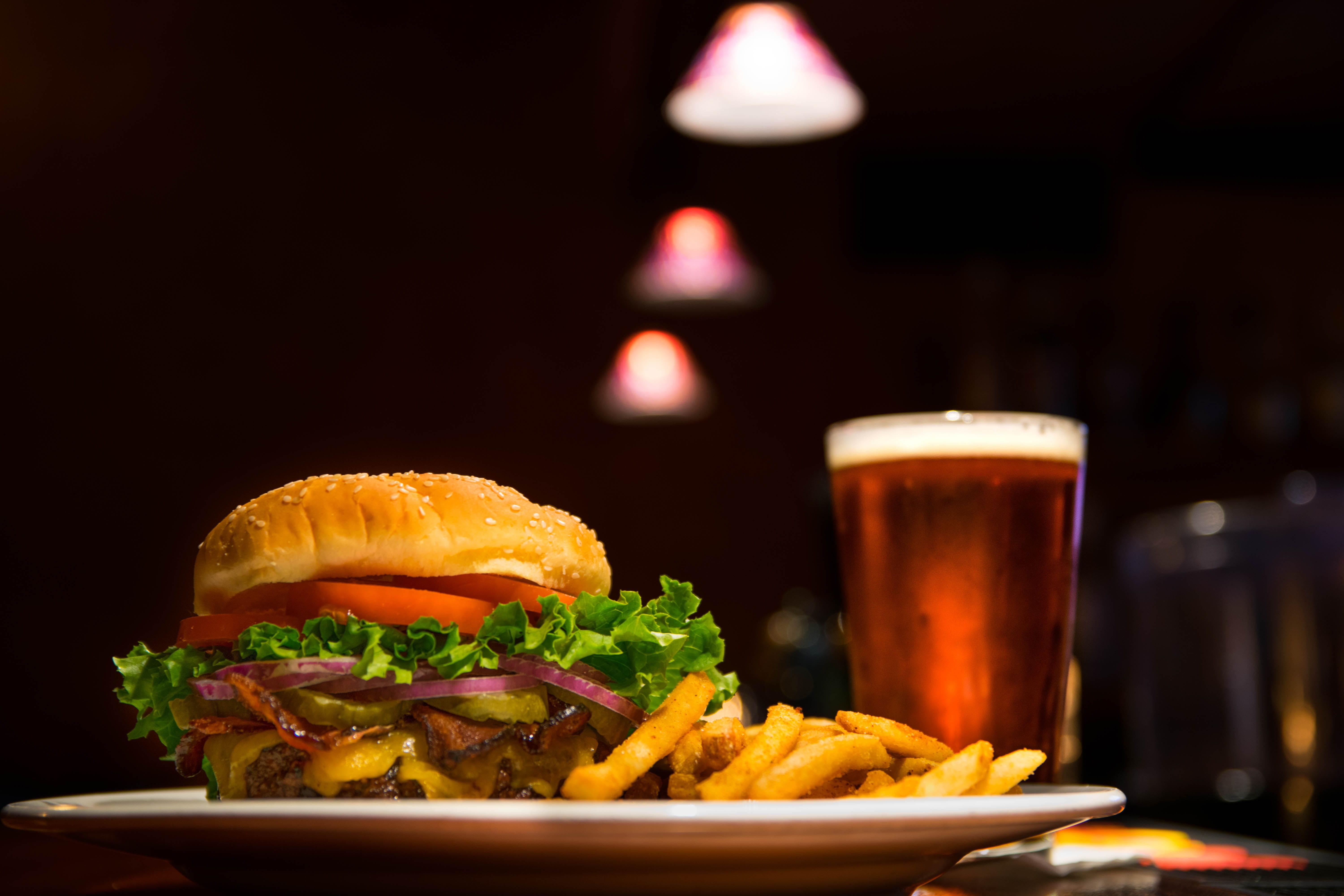 food, sandwich, pub, french fries, snack, burger, drink, prepared potato, lettuce, beef, fries, refreshment, no people, vegetable, cheeseburger, alcohol, HD Wallpaper