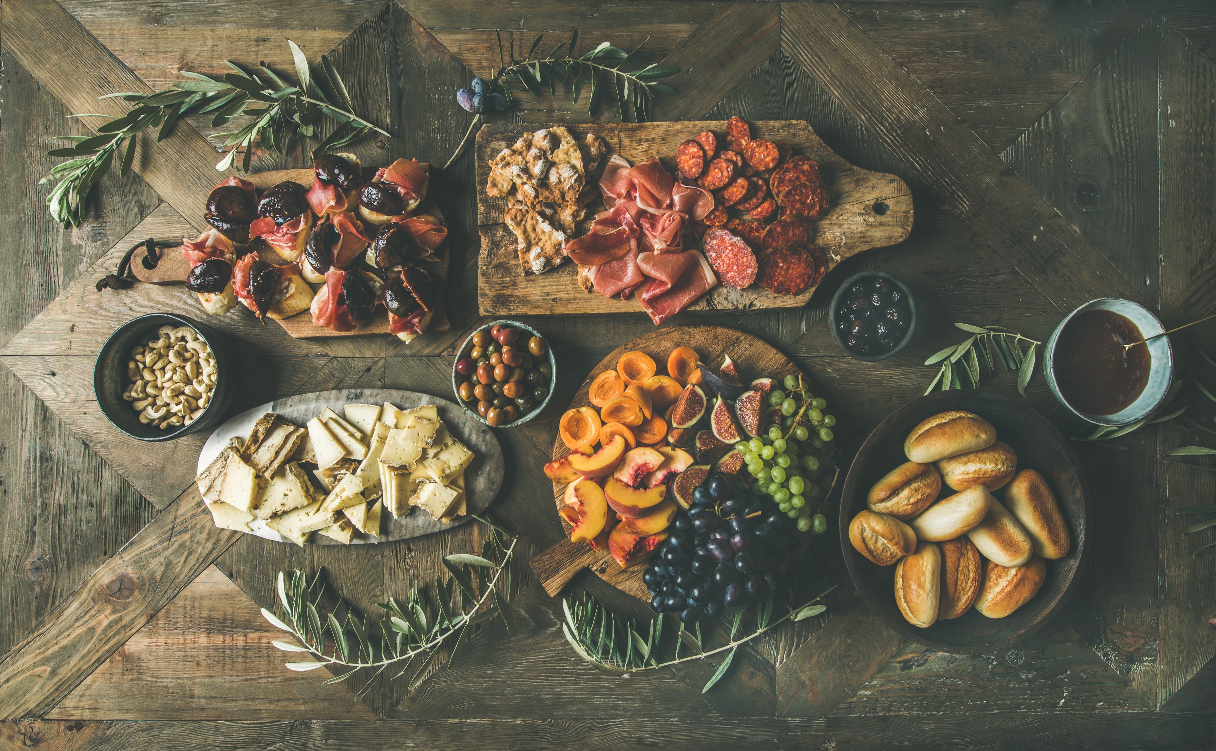 cutting board, 4K, fig, meat, grapes, olives, still life, bread, food, HD Wallpaper